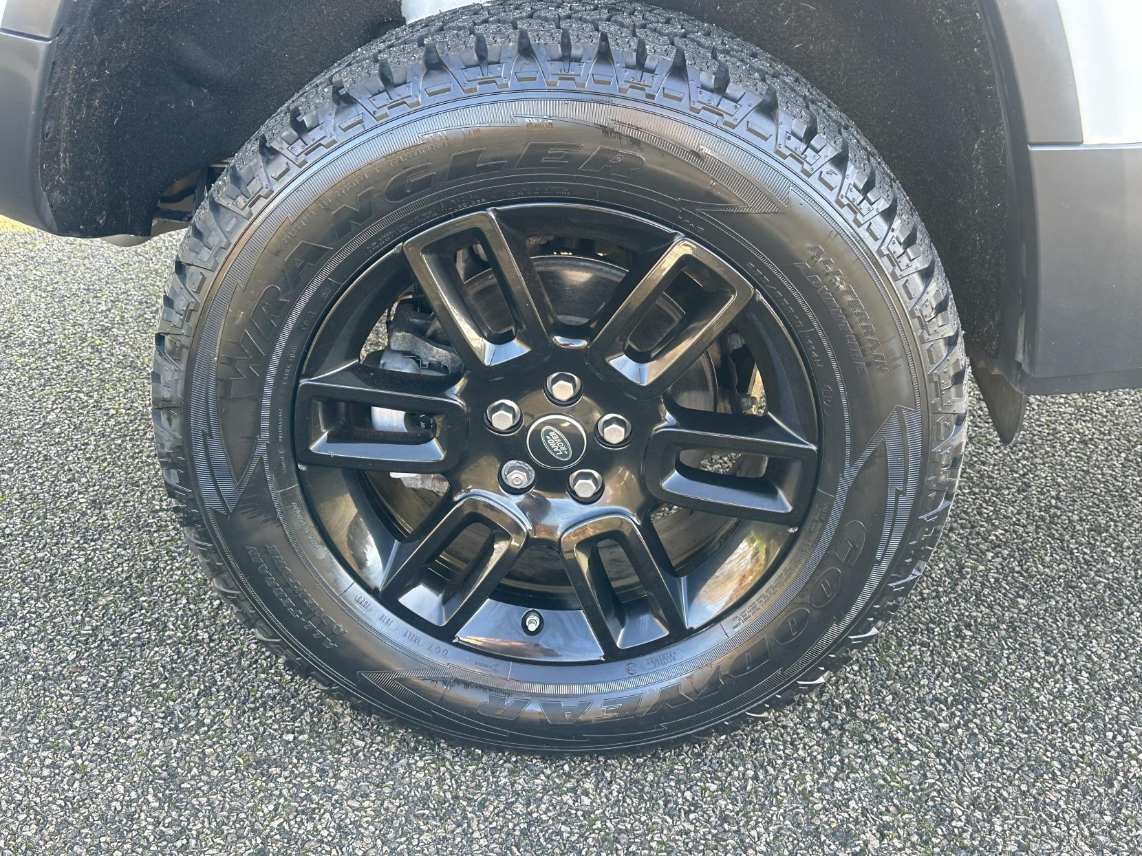 Land Rover Defender 110 2.0 Si4 SE SUV 5dr Petrol Auto 4WD Euro 6 (s/s) (300 ps)