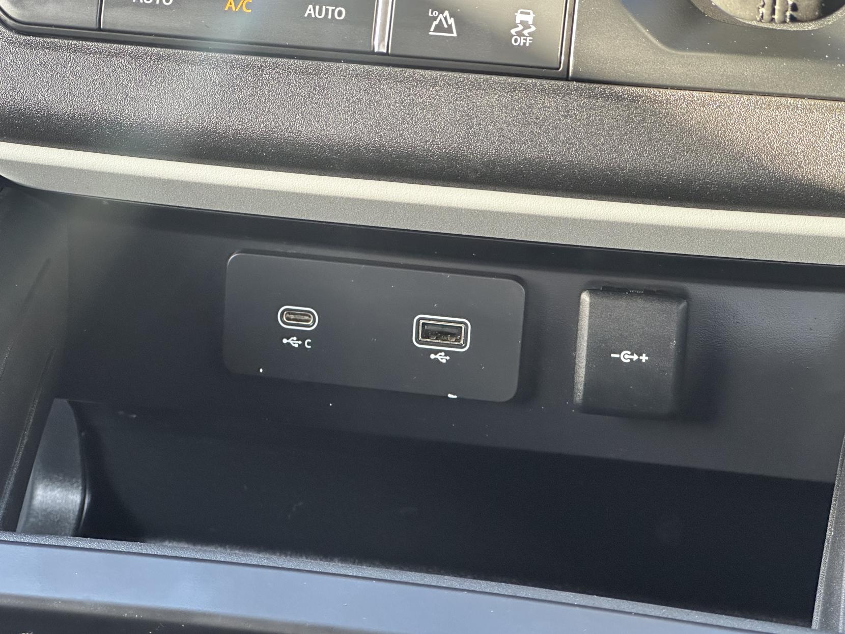 Land Rover Defender 110 2.0 Si4 SE SUV 5dr Petrol Auto 4WD Euro 6 (s/s) (300 ps)