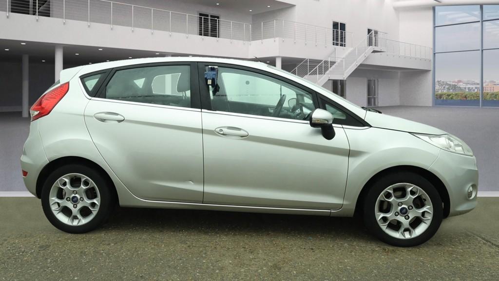 Ford Fiesta 1.4 TDCi DPF Zetec Hatchback 5dr Diesel Manual (104 g/km, 69 bhp)
