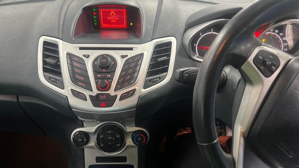 Ford Fiesta 1.4 TDCi DPF Zetec Hatchback 5dr Diesel Manual (104 g/km, 69 bhp)