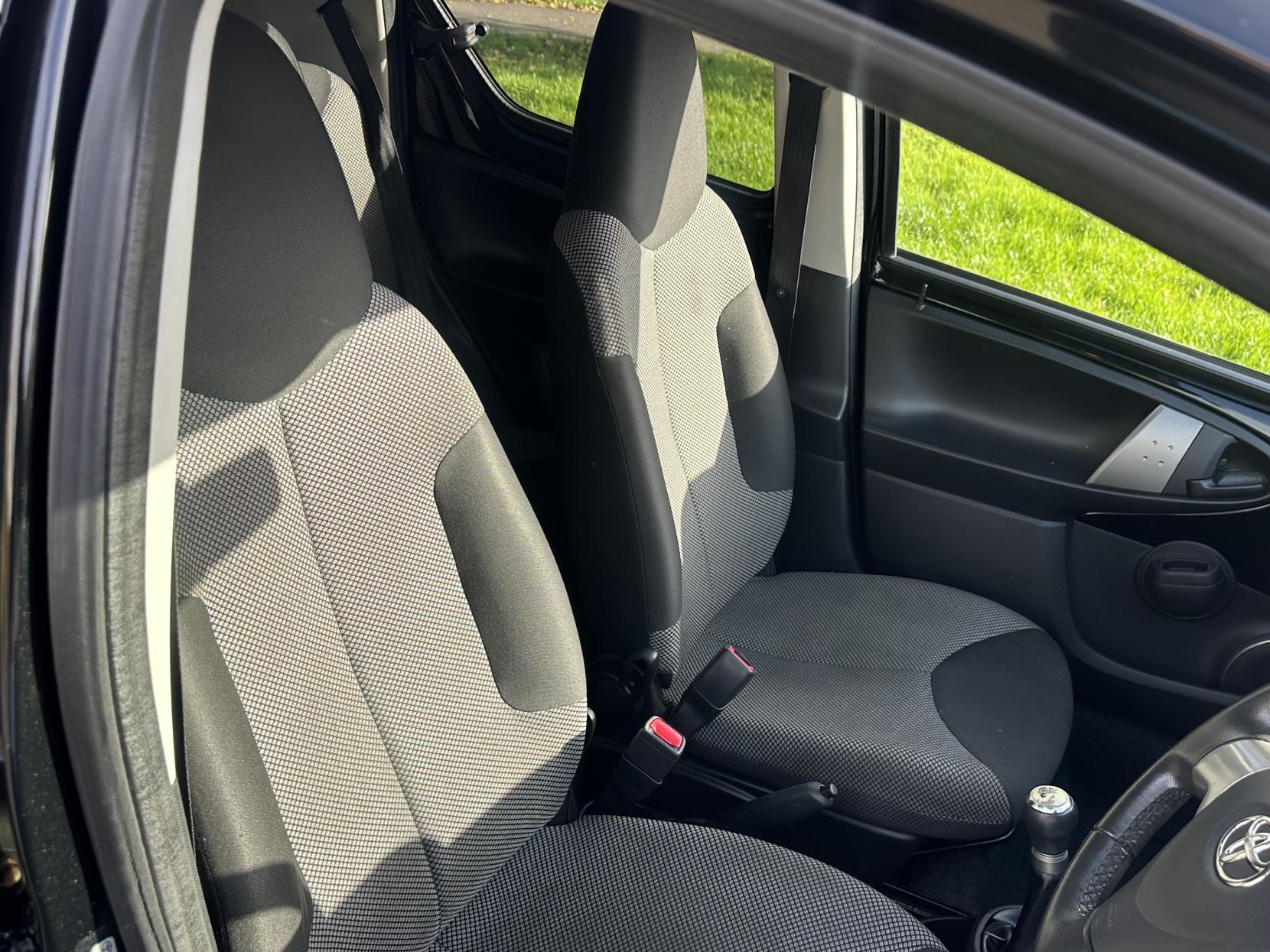 Toyota AYGO 1.0 VVT-i Fire Hatchback 5dr Petrol Manual Euro 5 (67 ps)