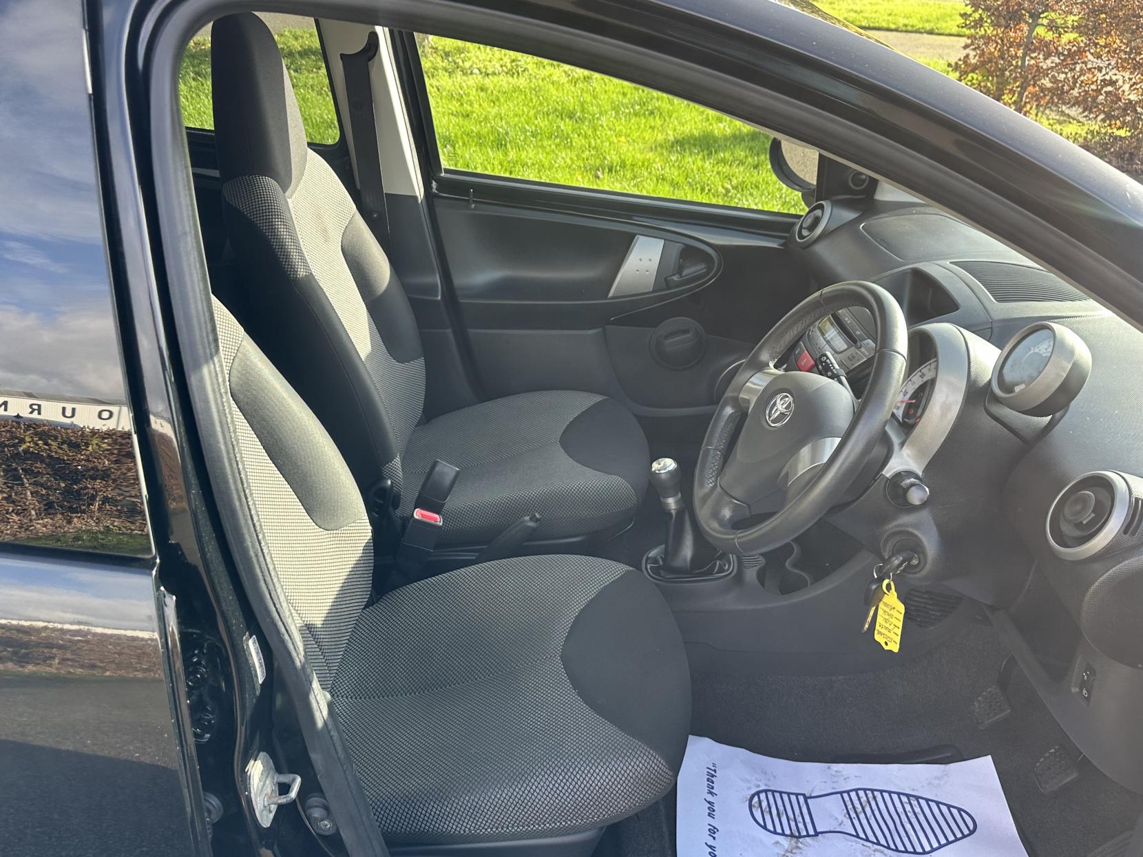 Toyota AYGO 1.0 VVT-i Fire Hatchback 5dr Petrol Manual Euro 5 (67 ps)