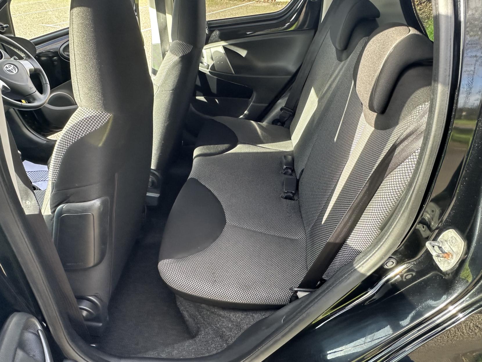 Toyota AYGO 1.0 VVT-i Fire Hatchback 5dr Petrol Manual Euro 5 (67 ps)