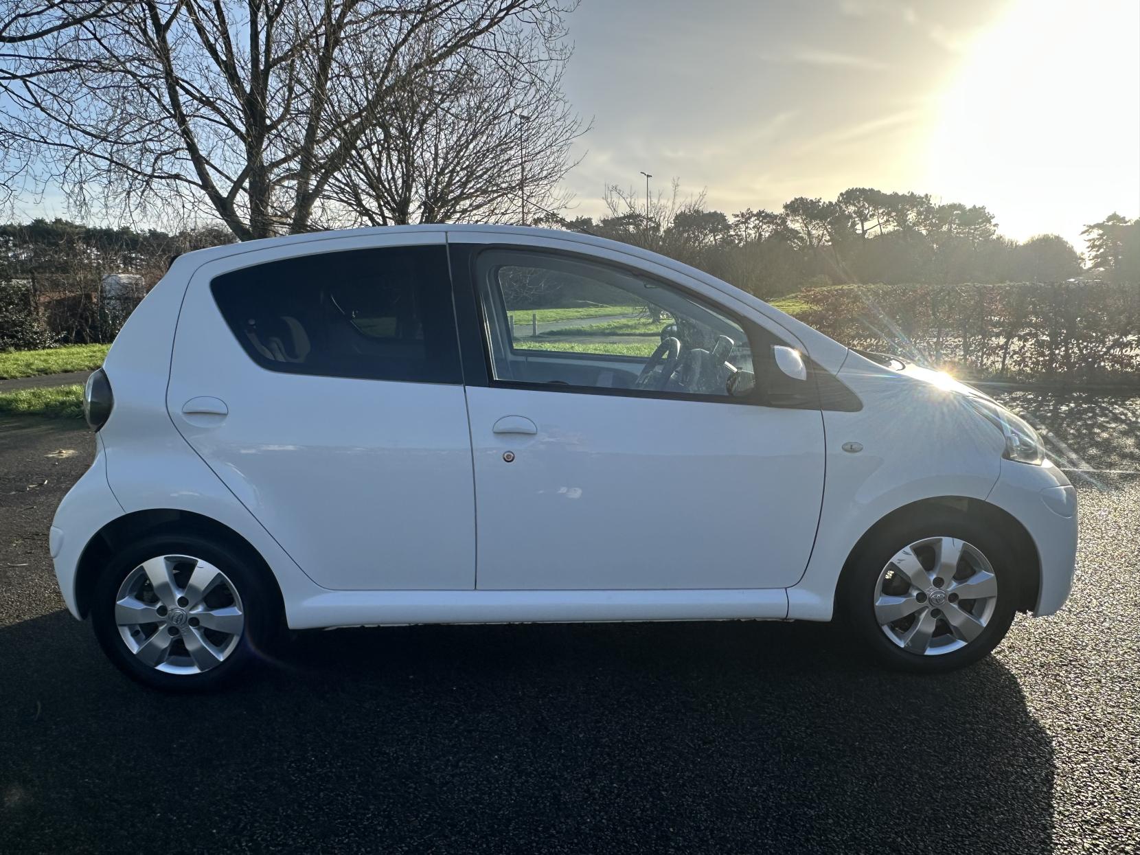 Toyota AYGO 1.0 VVT-i Fire Hatchback 5dr Petrol MultiMode Euro 5 (a/c) (67 ps)