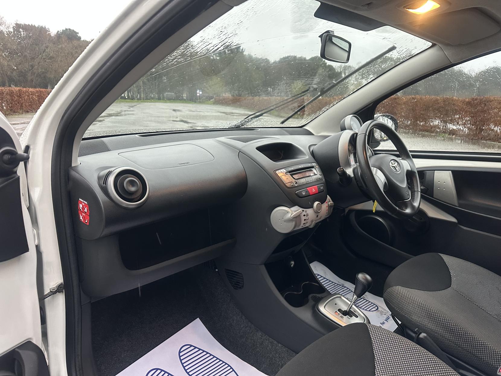 Toyota AYGO 1.0 VVT-i Fire Hatchback 5dr Petrol MultiMode Euro 5 (a/c) (67 ps)