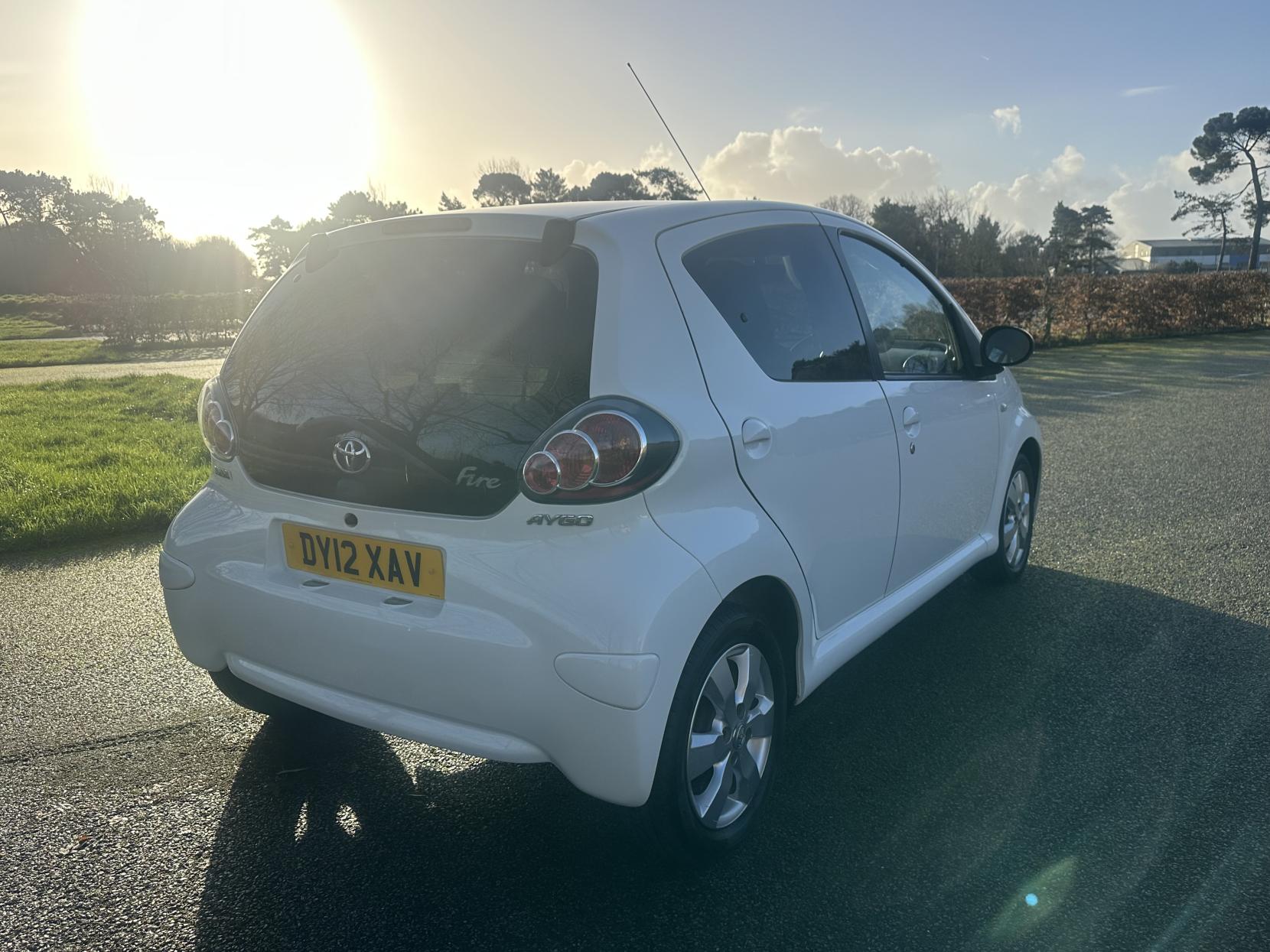 Toyota AYGO 1.0 VVT-i Fire Hatchback 5dr Petrol MultiMode Euro 5 (a/c) (67 ps)