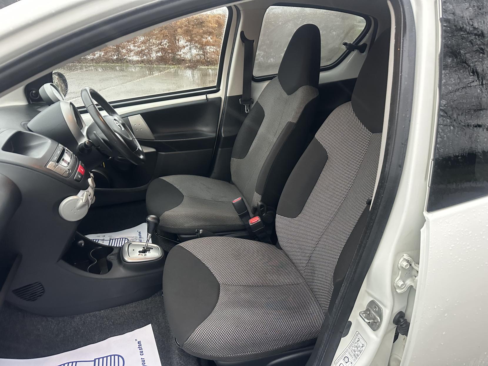 Toyota AYGO 1.0 VVT-i Fire Hatchback 5dr Petrol MultiMode Euro 5 (a/c) (67 ps)