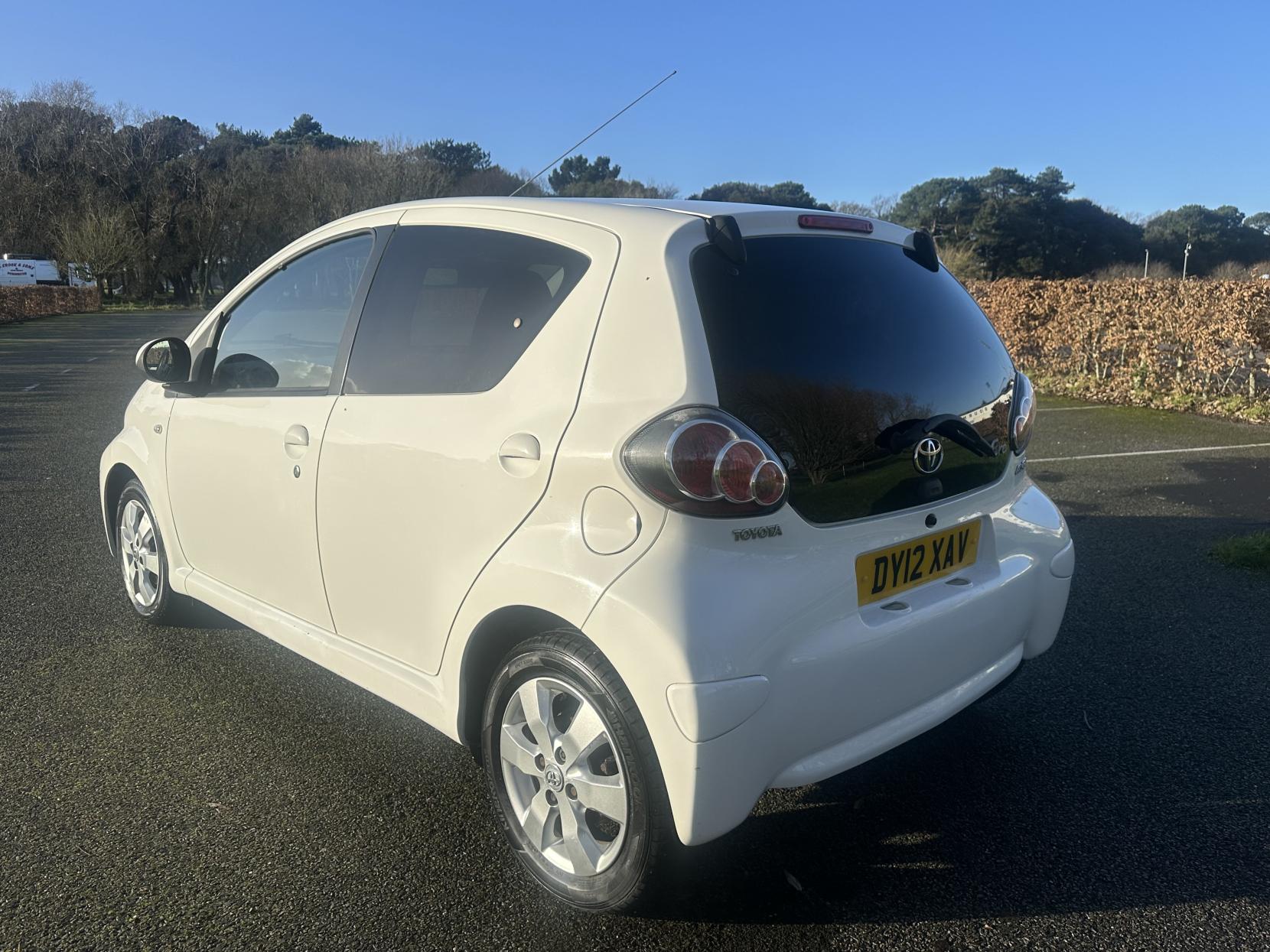 Toyota AYGO 1.0 VVT-i Fire Hatchback 5dr Petrol MultiMode Euro 5 (a/c) (67 ps)