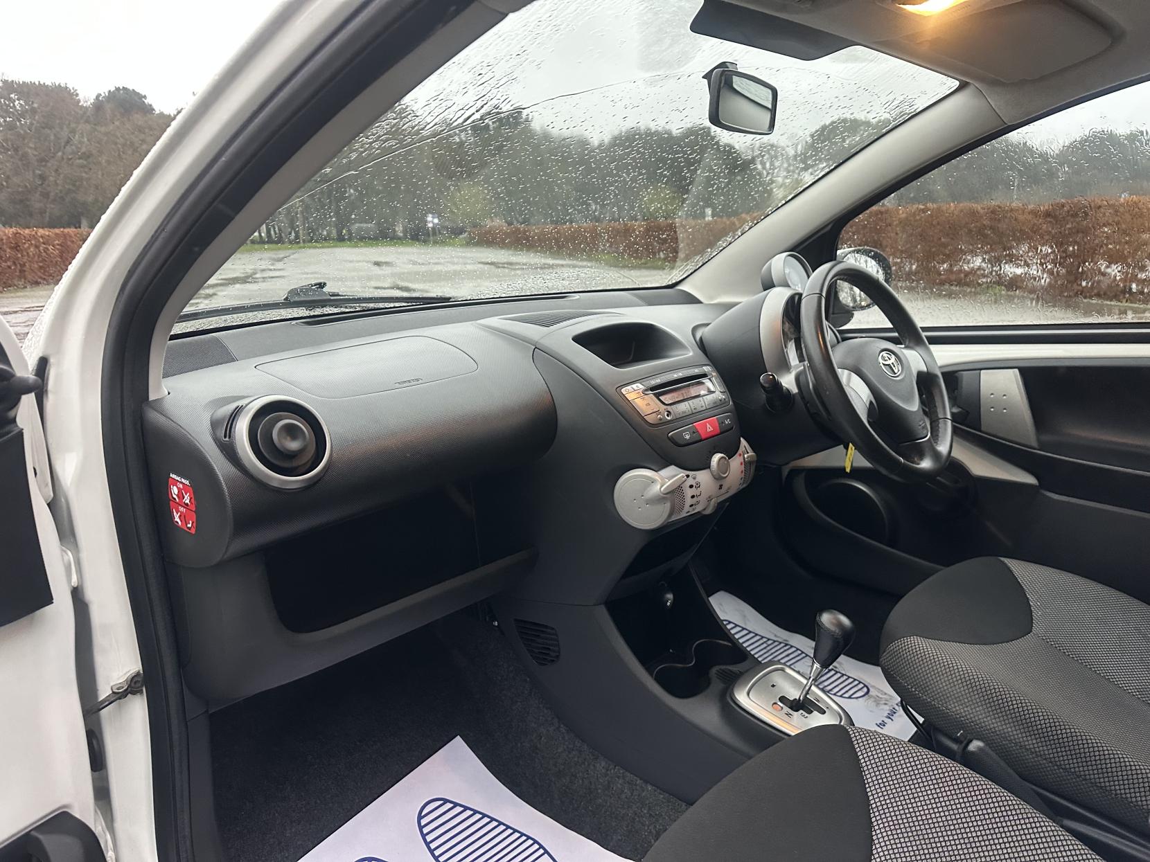 Toyota AYGO 1.0 VVT-i Fire Hatchback 5dr Petrol MultiMode Euro 5 (a/c) (67 ps)