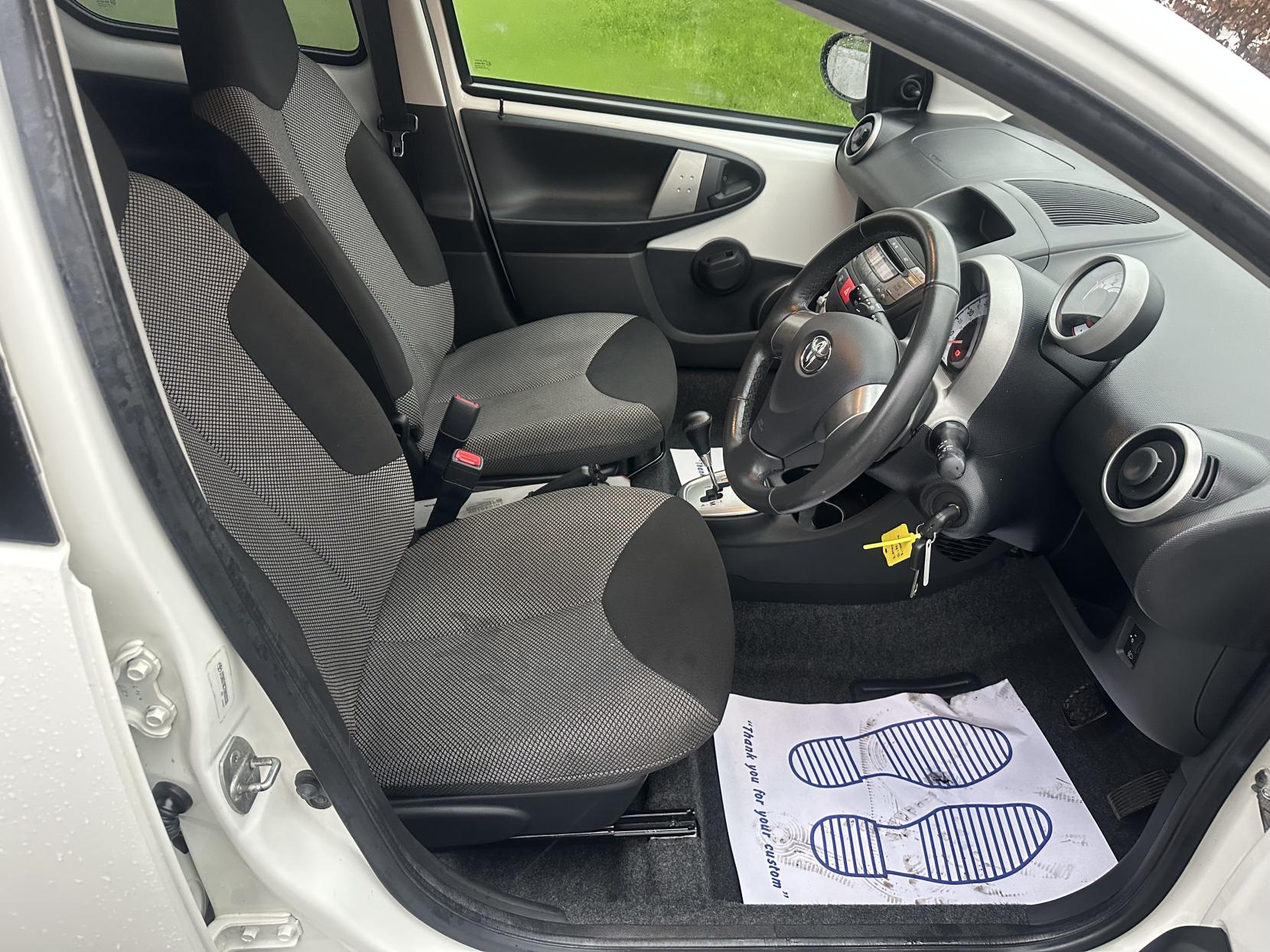 Toyota AYGO 1.0 VVT-i Fire Hatchback 5dr Petrol MultiMode Euro 5 (a/c) (67 ps)