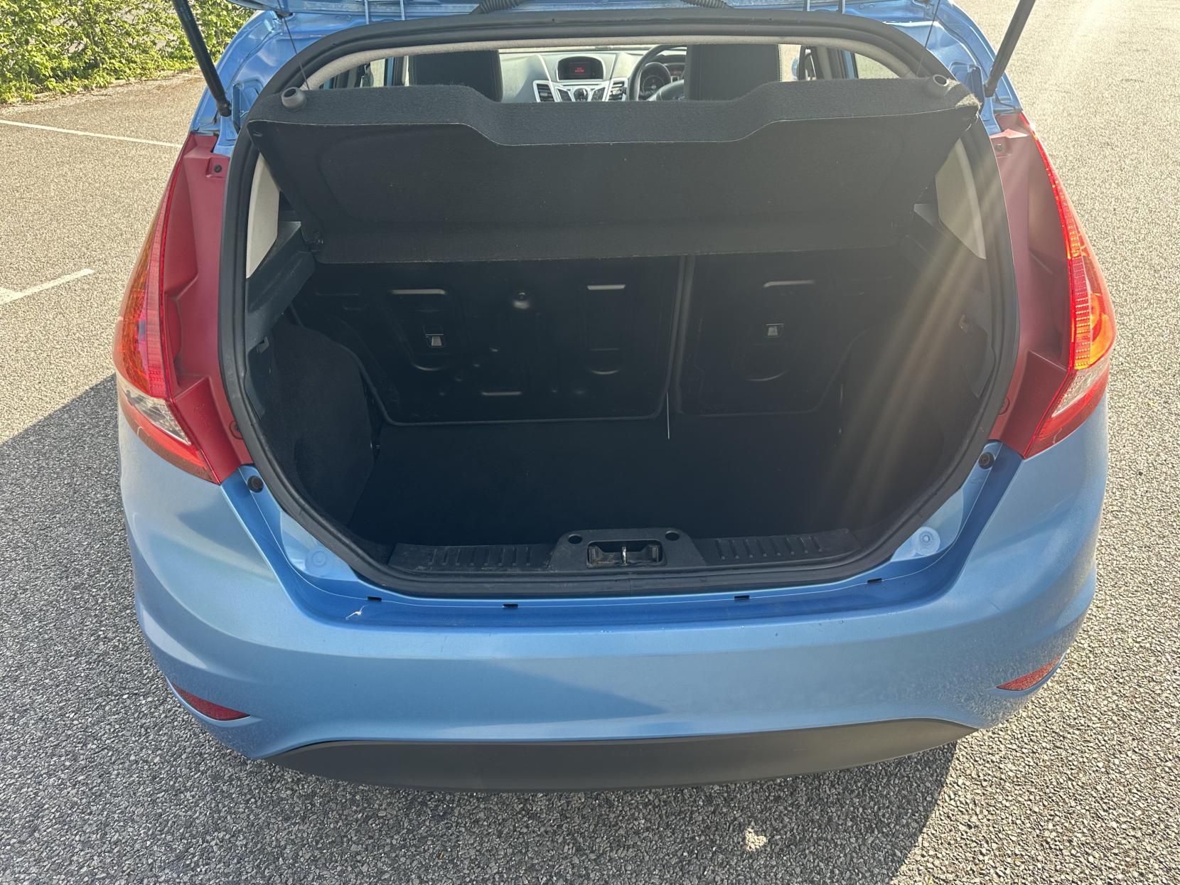 Ford Fiesta 1.4 Zetec Hatchback 5dr Petrol Manual (133 g/km, 94 bhp)