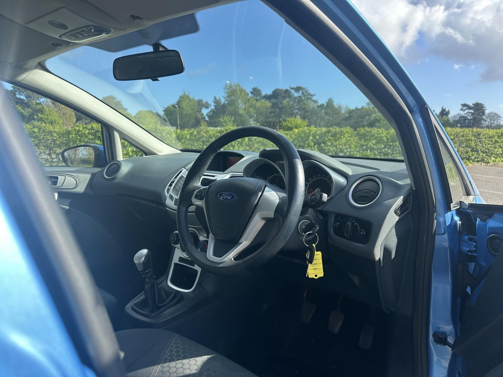 Ford Fiesta 1.4 Zetec Hatchback 5dr Petrol Manual (133 g/km, 94 bhp)