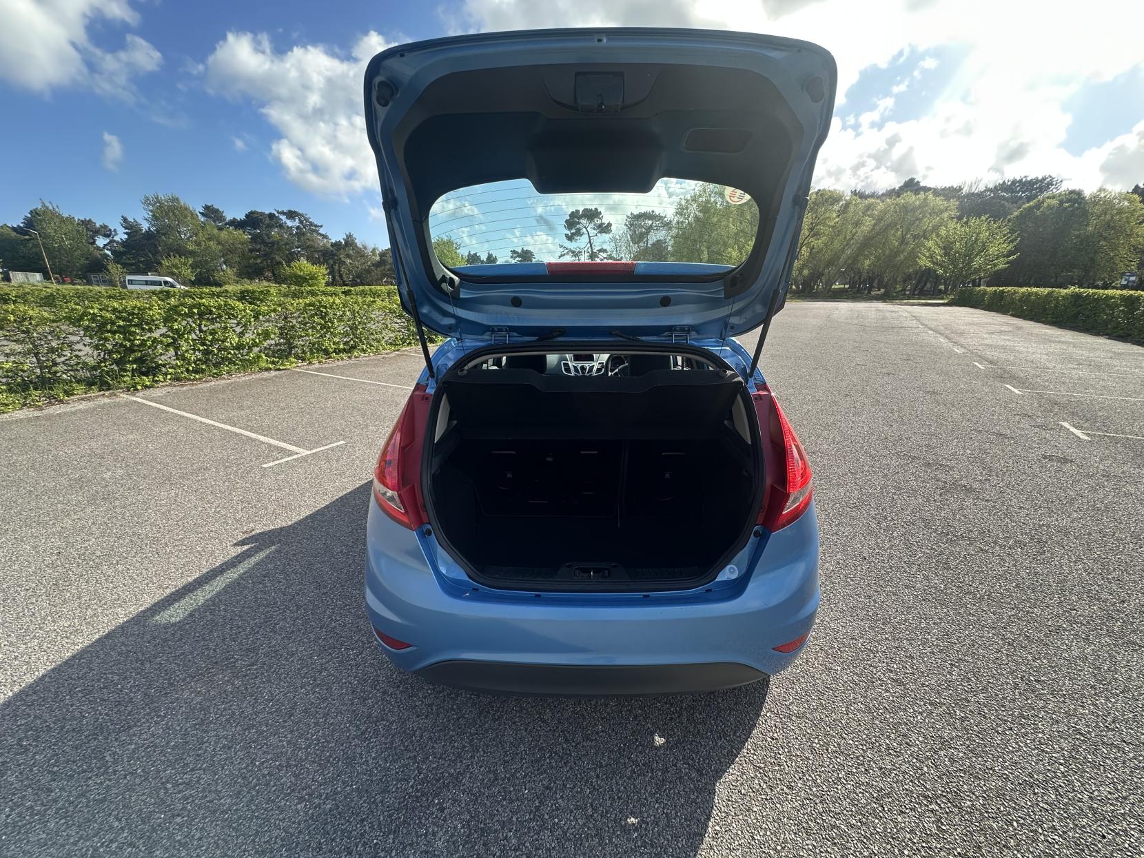 Ford Fiesta 1.4 Zetec Hatchback 5dr Petrol Manual (133 g/km, 94 bhp)