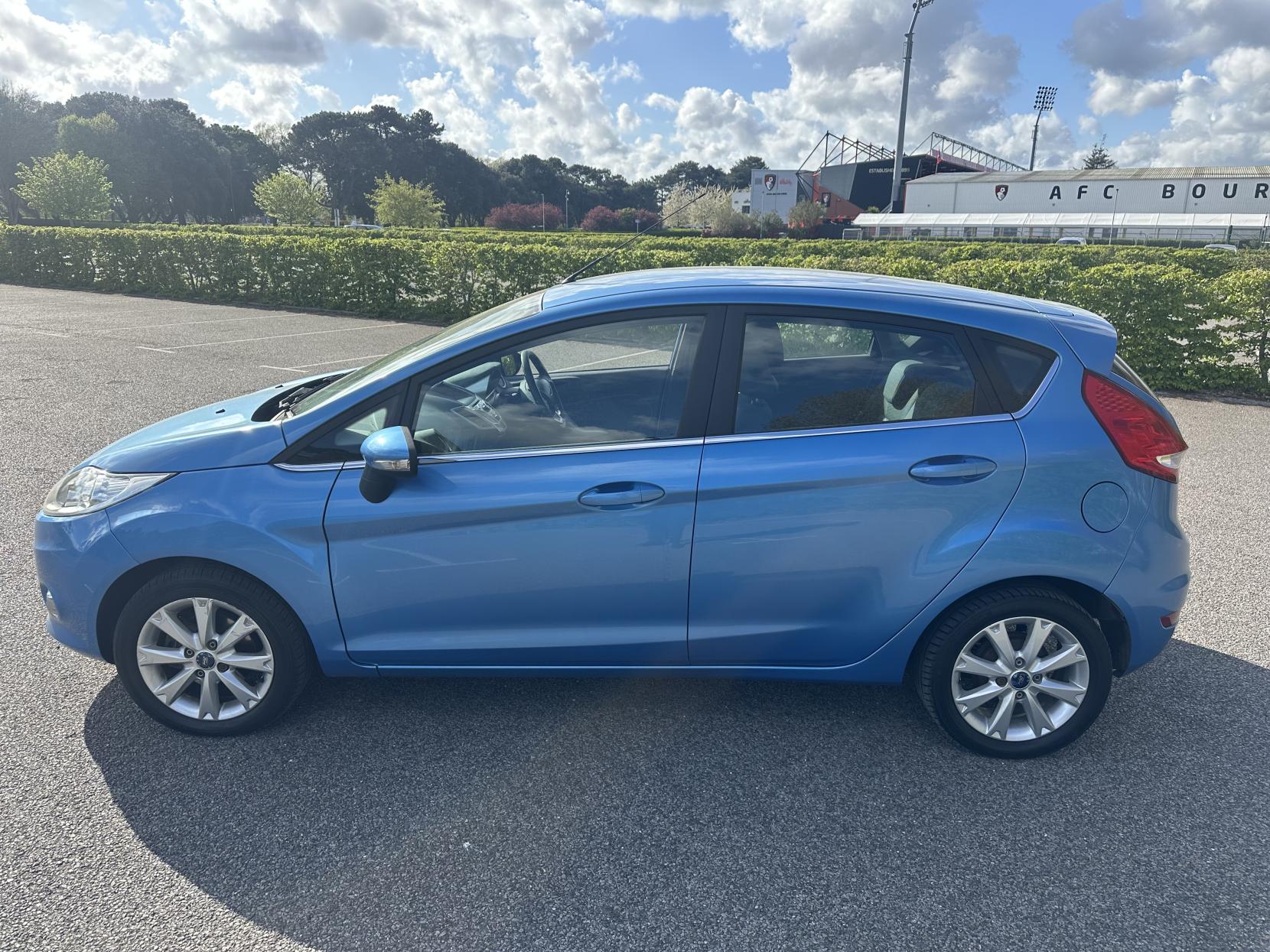 Ford Fiesta 1.4 Zetec Hatchback 5dr Petrol Manual (133 g/km, 94 bhp)