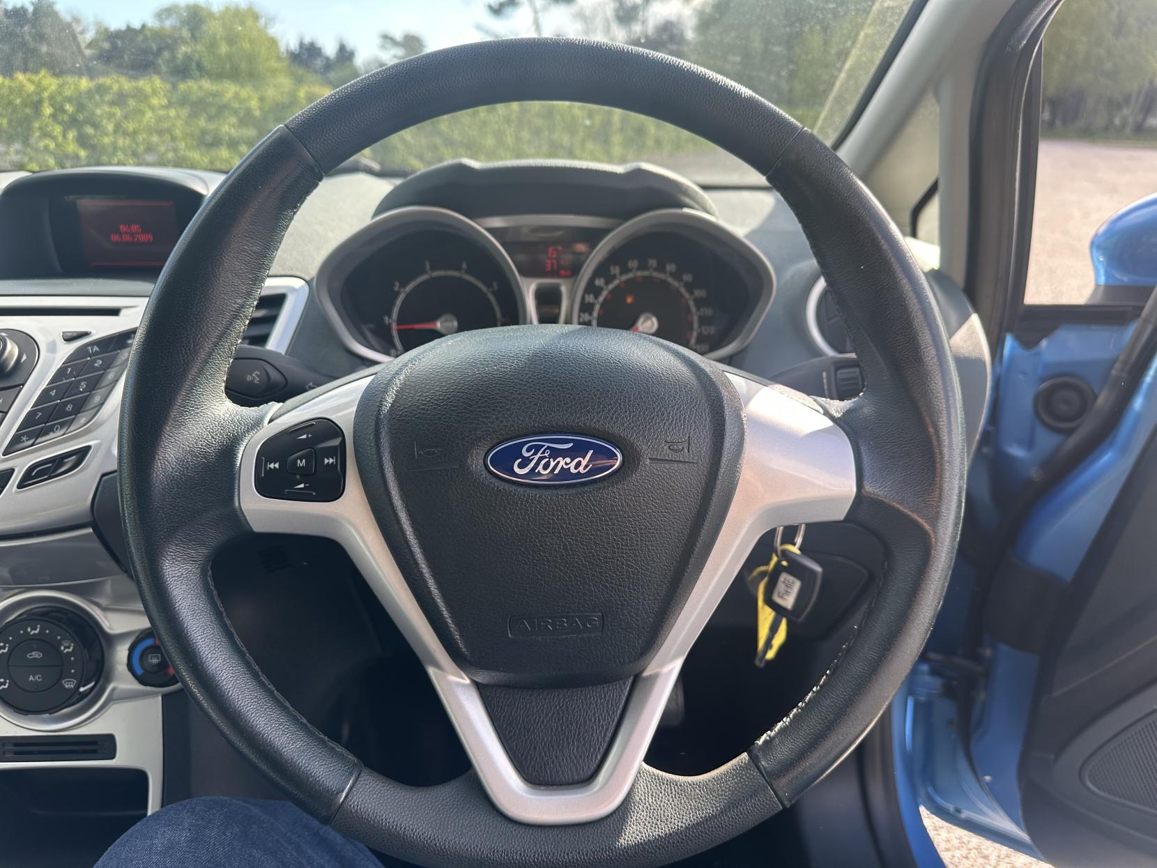 Ford Fiesta 1.4 Zetec Hatchback 5dr Petrol Manual (133 g/km, 94 bhp)