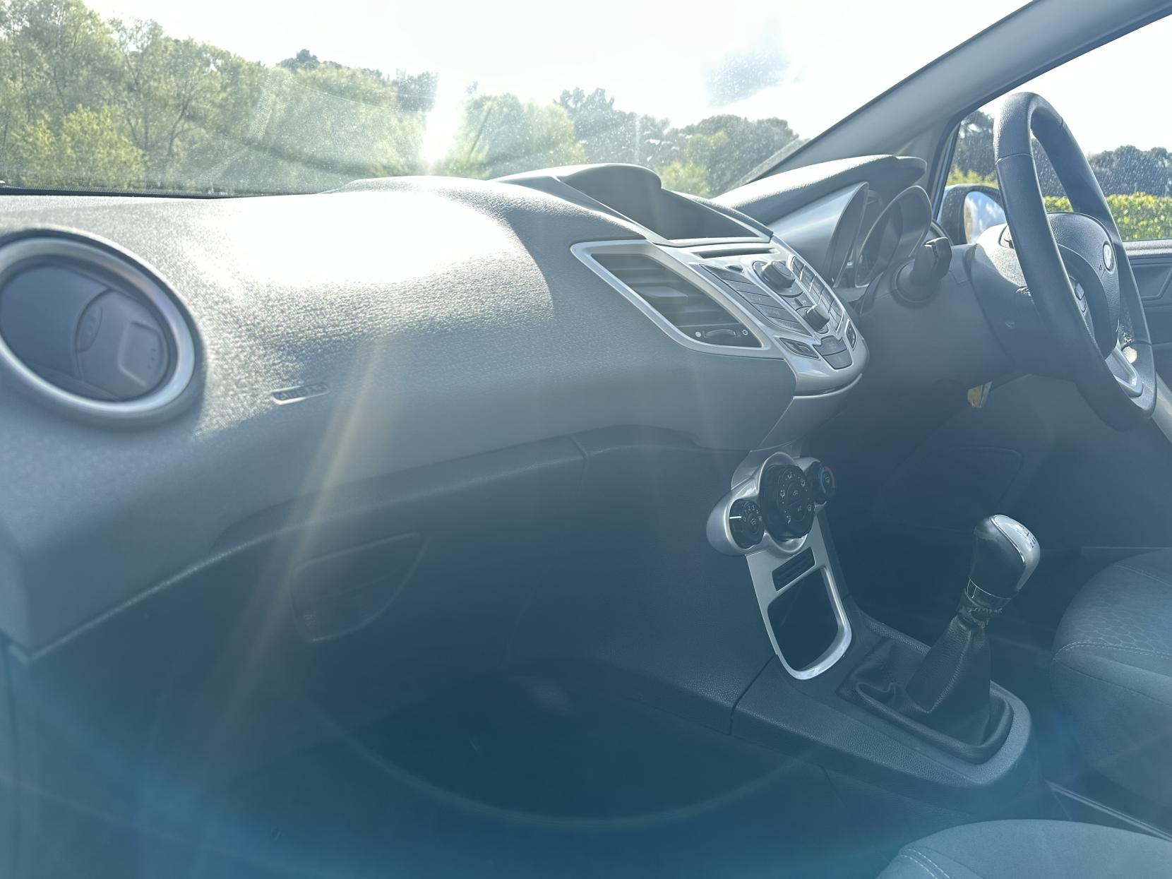 Ford Fiesta 1.4 Zetec Hatchback 5dr Petrol Manual (133 g/km, 94 bhp)