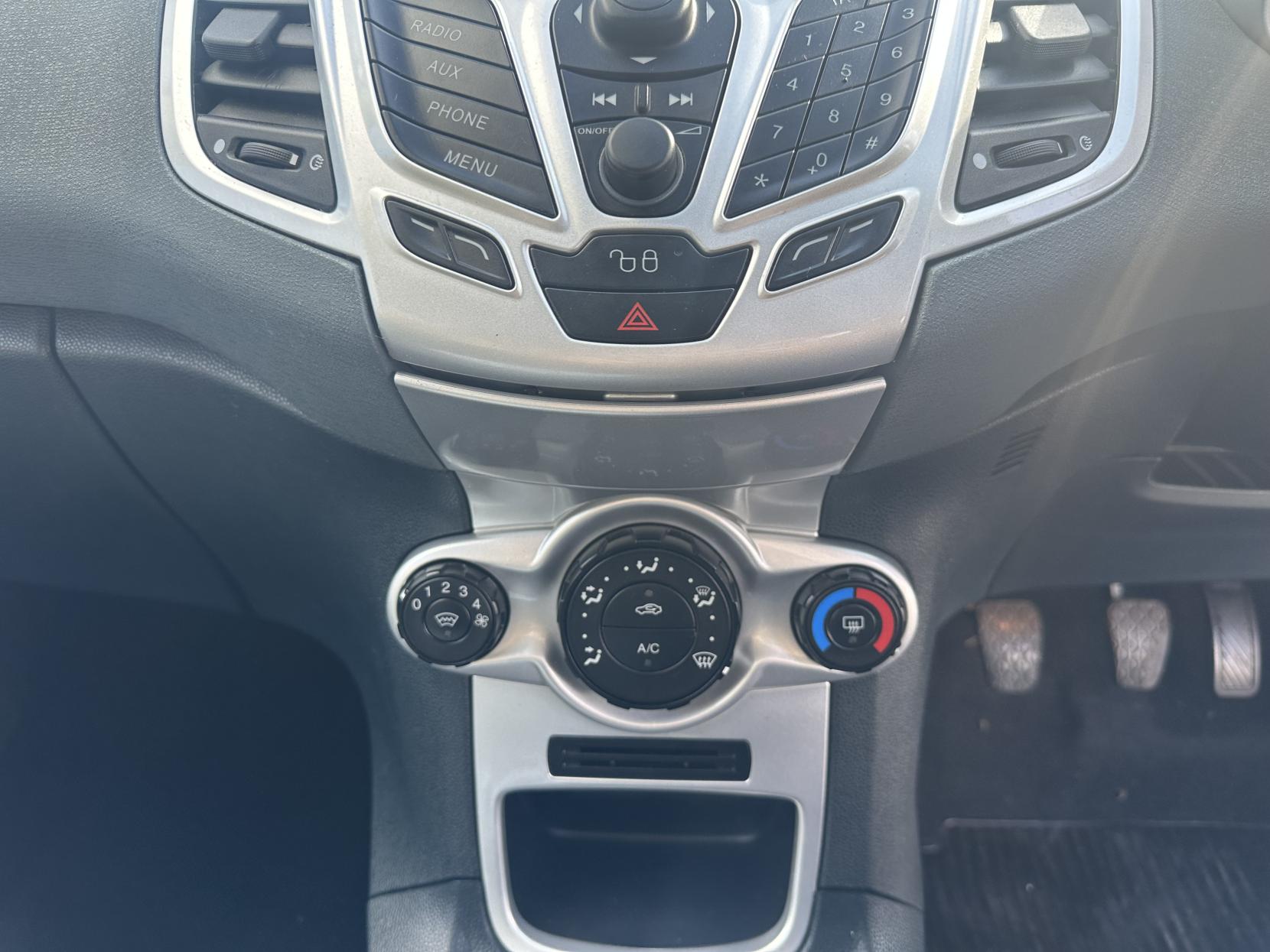 Ford Fiesta 1.4 Zetec Hatchback 5dr Petrol Manual (133 g/km, 94 bhp)