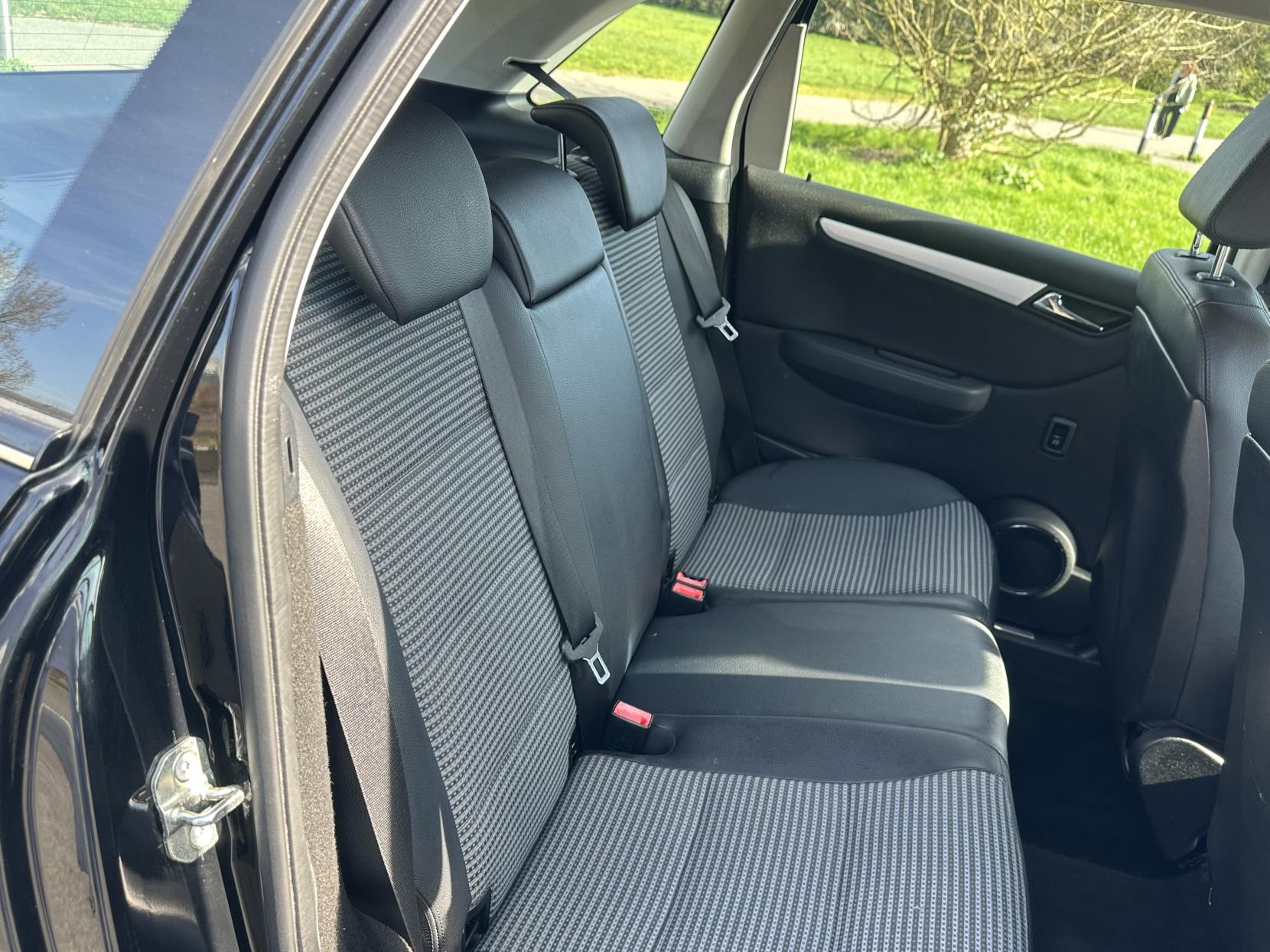 Mercedes-Benz B Class 2.0 B180 SE MPV 5dr Diesel CVT (157 g/km, 109 bhp)