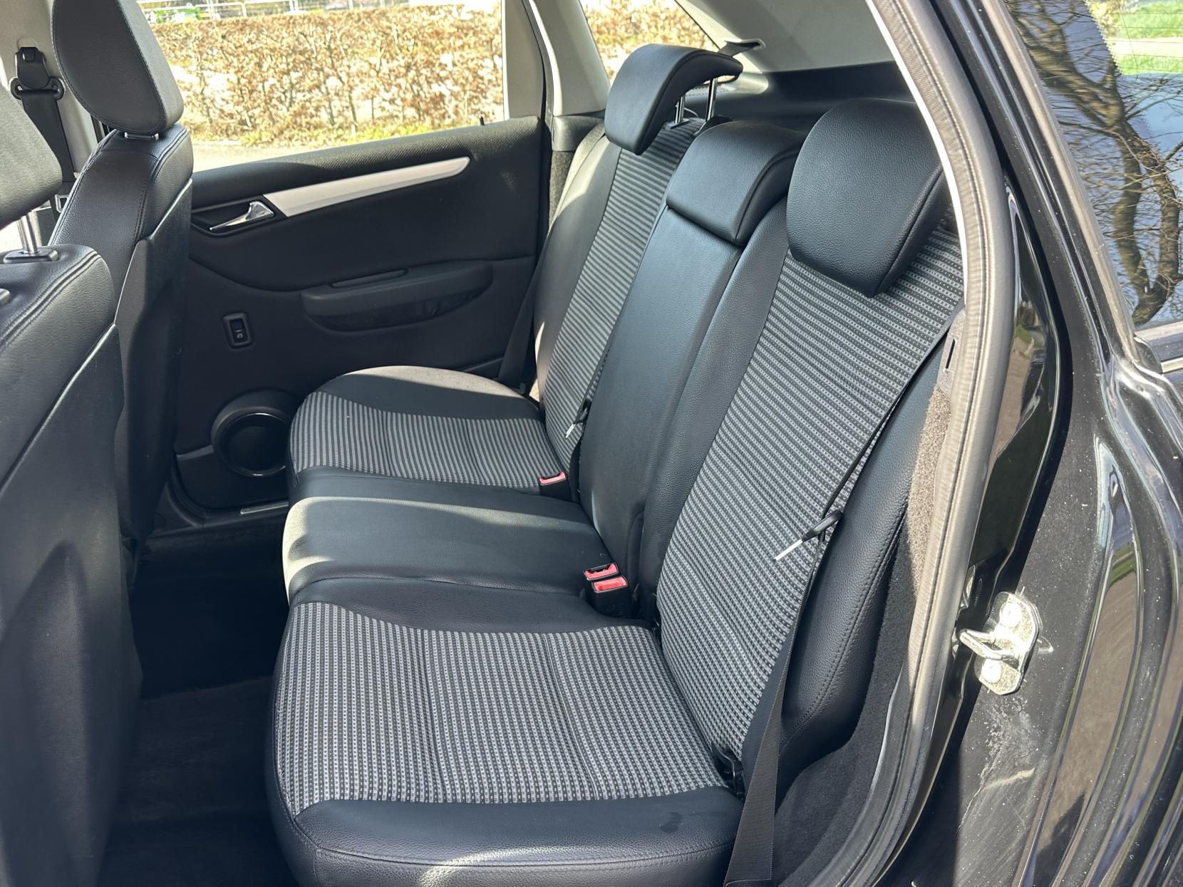 Mercedes-Benz B Class 2.0 B180 SE MPV 5dr Diesel CVT (157 g/km, 109 bhp)