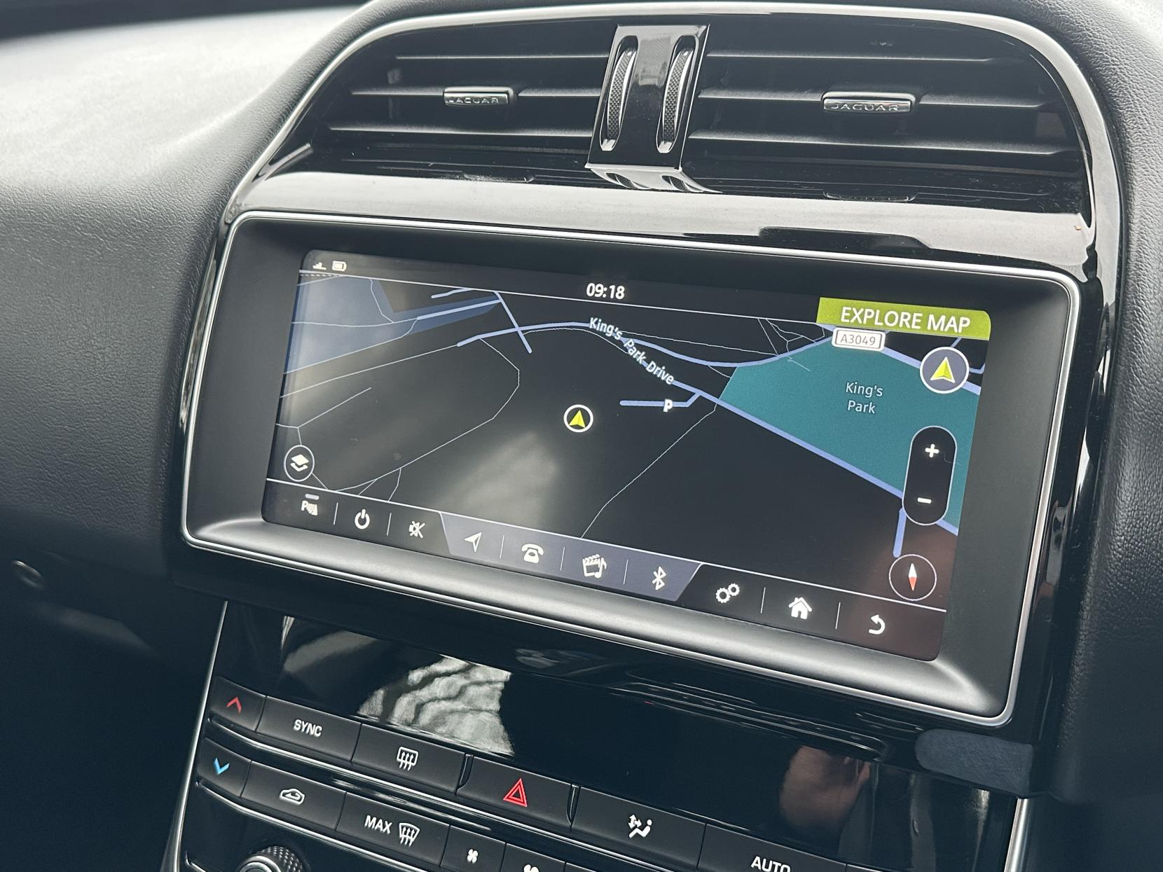 Jaguar XE 2.0d SE Saloon 4dr Diesel Auto Euro 6 (s/s) (163 ps)