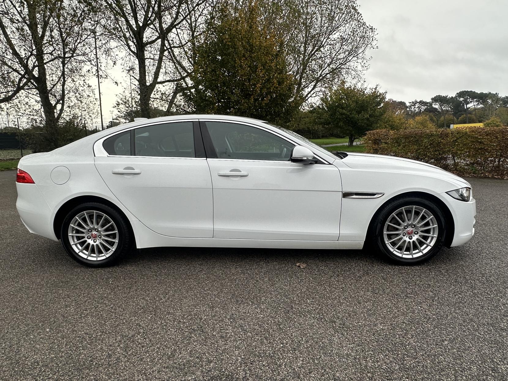 Jaguar XE 2.0d SE Saloon 4dr Diesel Auto Euro 6 (s/s) (163 ps)