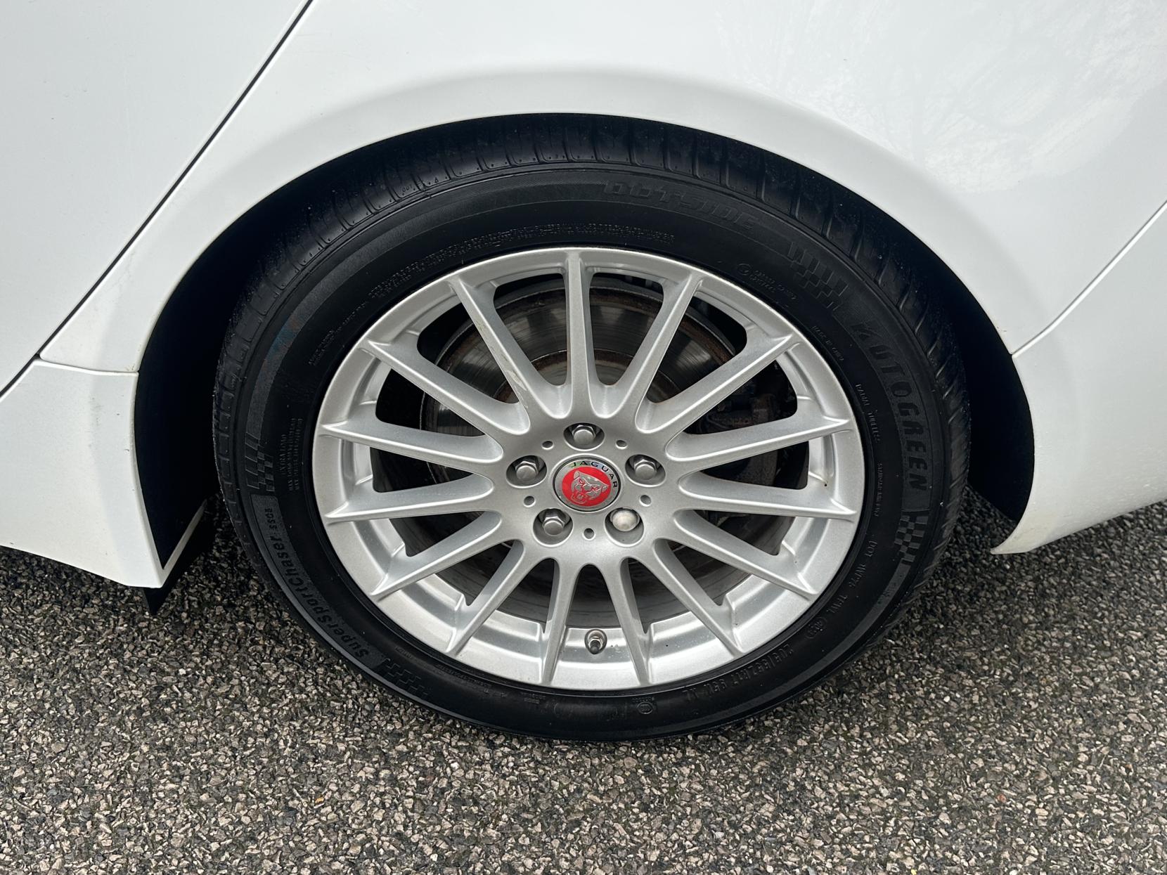 Jaguar XE 2.0d SE Saloon 4dr Diesel Auto Euro 6 (s/s) (163 ps)