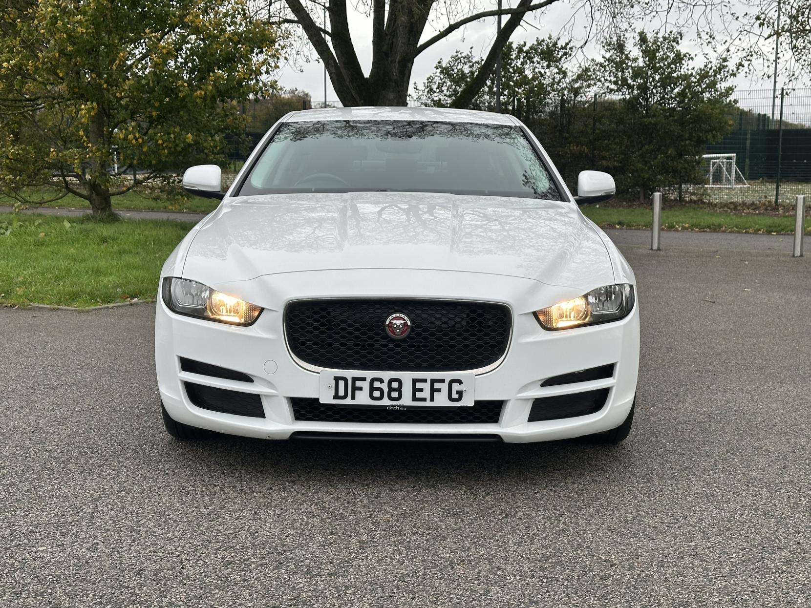 Jaguar XE 2.0d SE Saloon 4dr Diesel Auto Euro 6 (s/s) (163 ps)