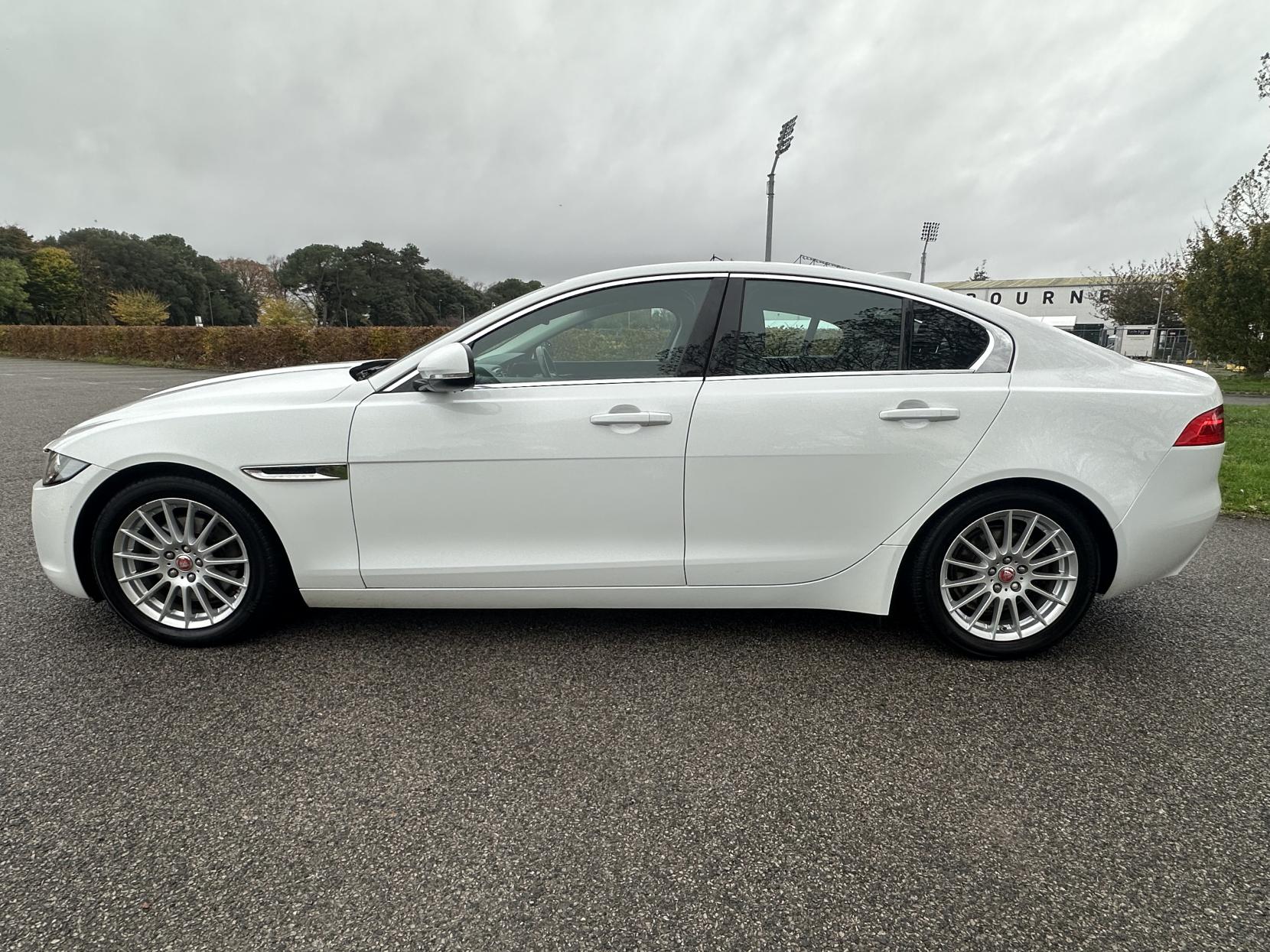 Jaguar XE 2.0d SE Saloon 4dr Diesel Auto Euro 6 (s/s) (163 ps)