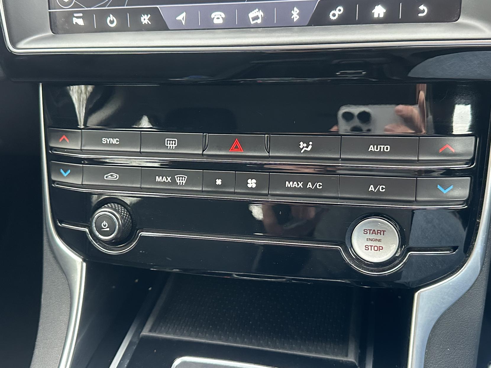 Jaguar XE 2.0d SE Saloon 4dr Diesel Auto Euro 6 (s/s) (163 ps)