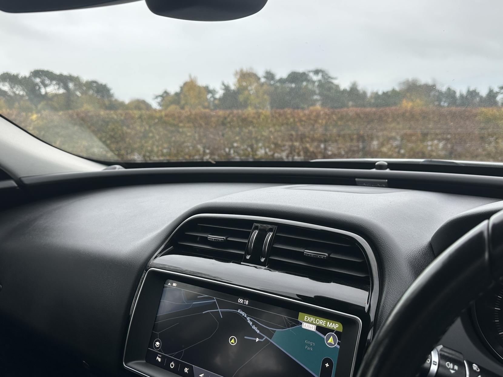 Jaguar XE 2.0d SE Saloon 4dr Diesel Auto Euro 6 (s/s) (163 ps)