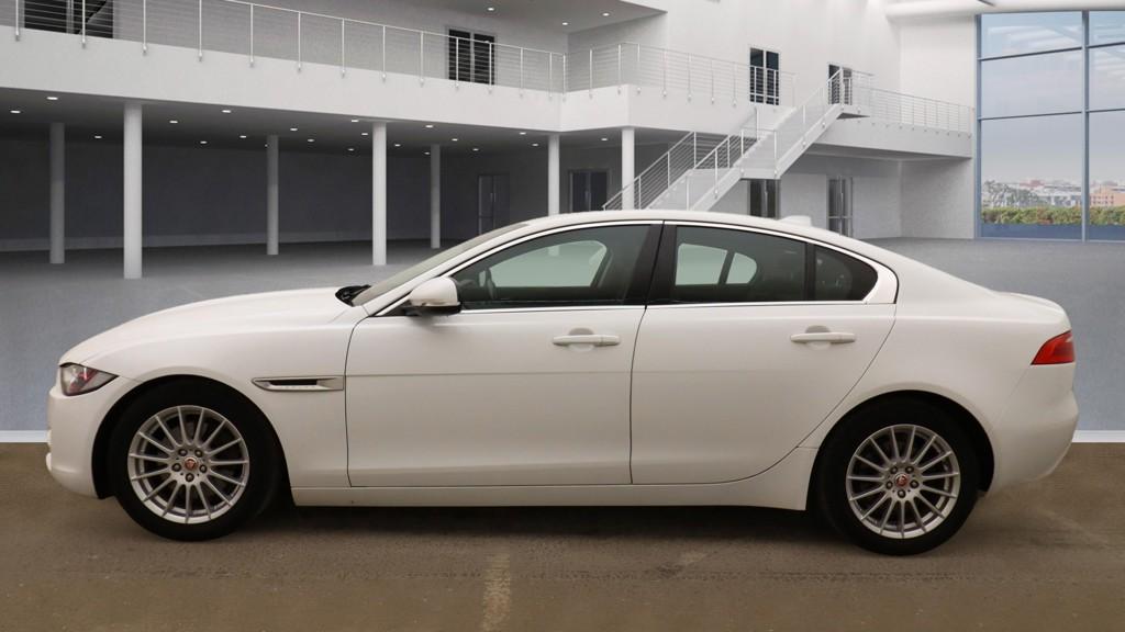 Jaguar XE 2.0d SE Saloon 4dr Diesel Auto Euro 6 (s/s) (163 ps)