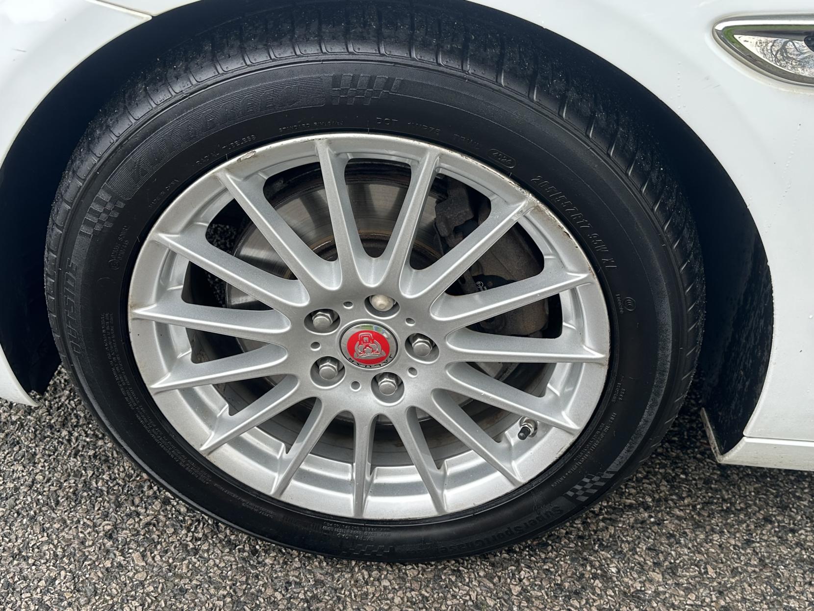 Jaguar XE 2.0d SE Saloon 4dr Diesel Auto Euro 6 (s/s) (163 ps)