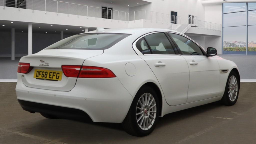 Jaguar XE 2.0d SE Saloon 4dr Diesel Auto Euro 6 (s/s) (163 ps)