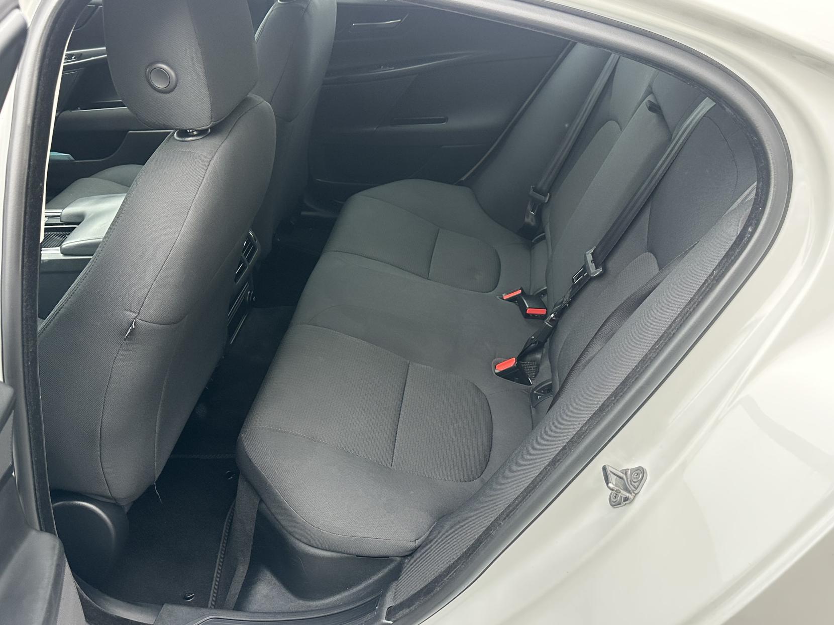 Jaguar XE 2.0d SE Saloon 4dr Diesel Auto Euro 6 (s/s) (163 ps)