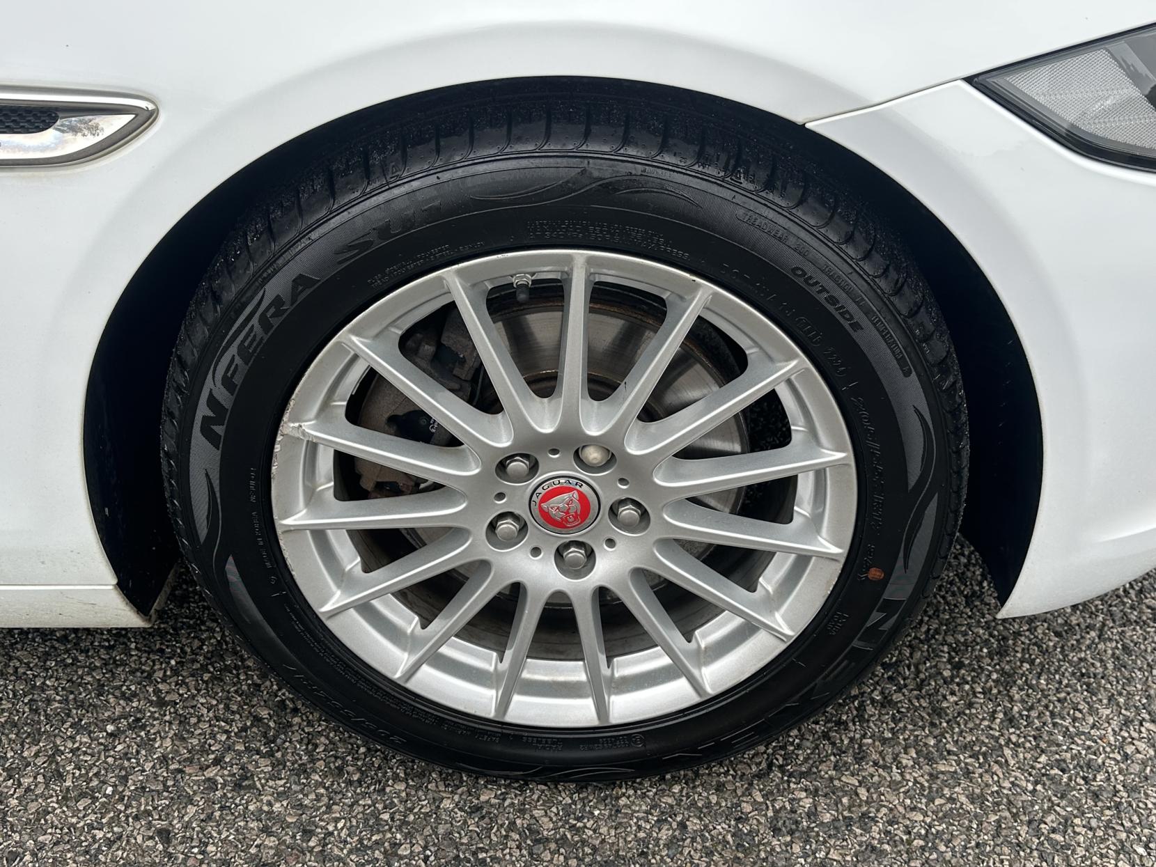 Jaguar XE 2.0d SE Saloon 4dr Diesel Auto Euro 6 (s/s) (163 ps)