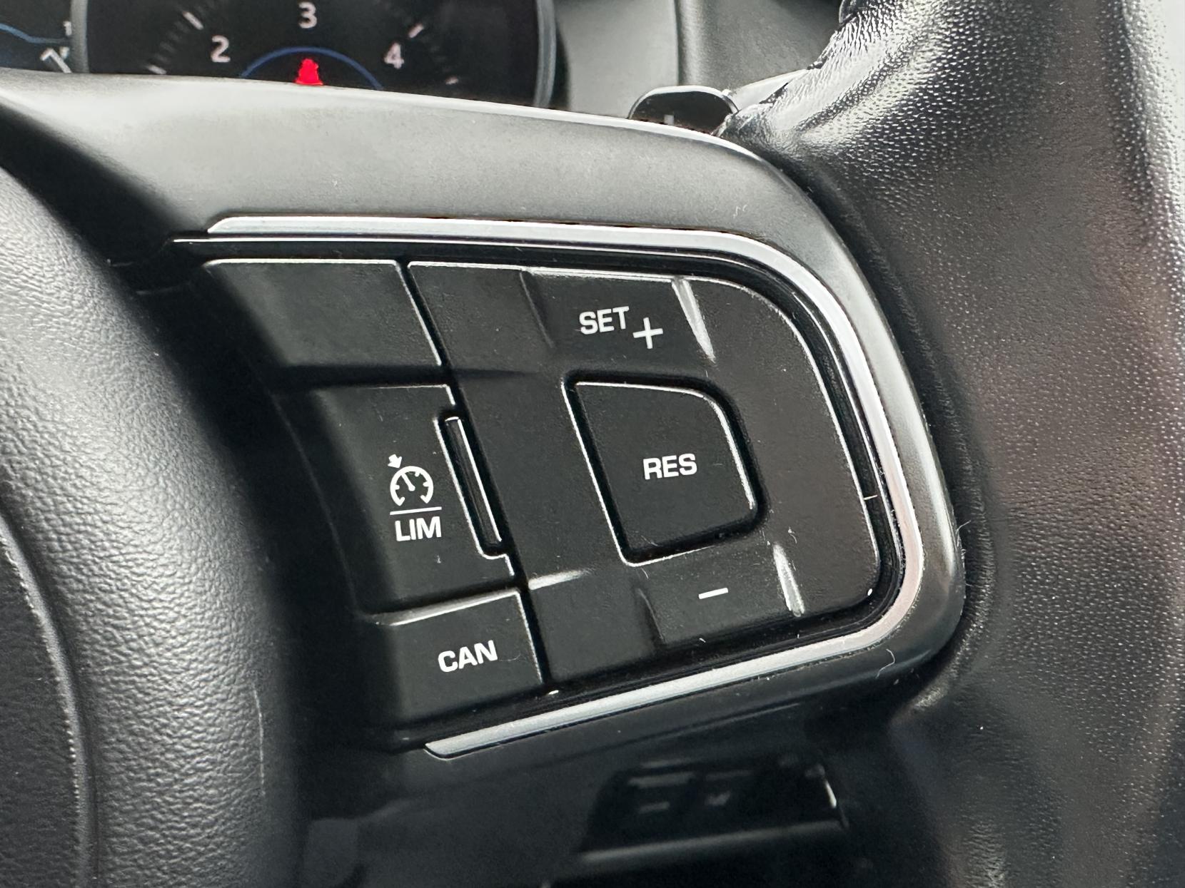 Jaguar XE 2.0d SE Saloon 4dr Diesel Auto Euro 6 (s/s) (163 ps)