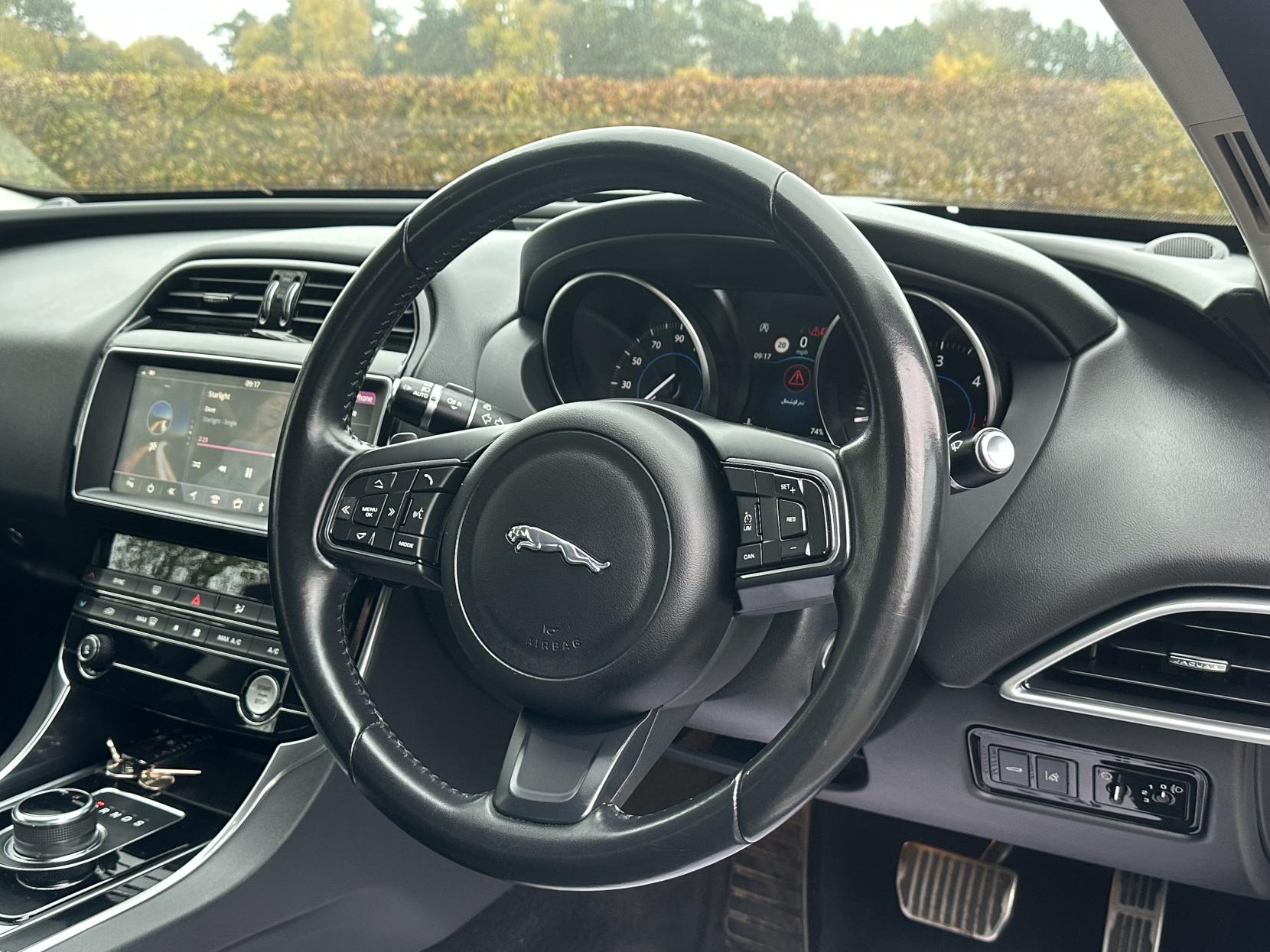 Jaguar XE 2.0d SE Saloon 4dr Diesel Auto Euro 6 (s/s) (163 ps)