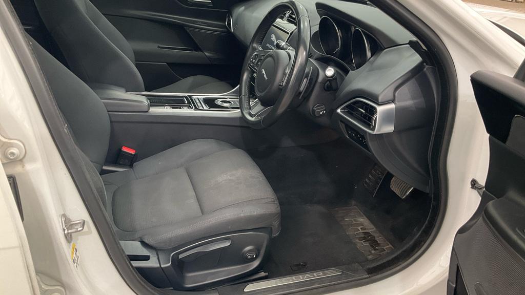 Jaguar XE 2.0d SE Saloon 4dr Diesel Auto Euro 6 (s/s) (163 ps)
