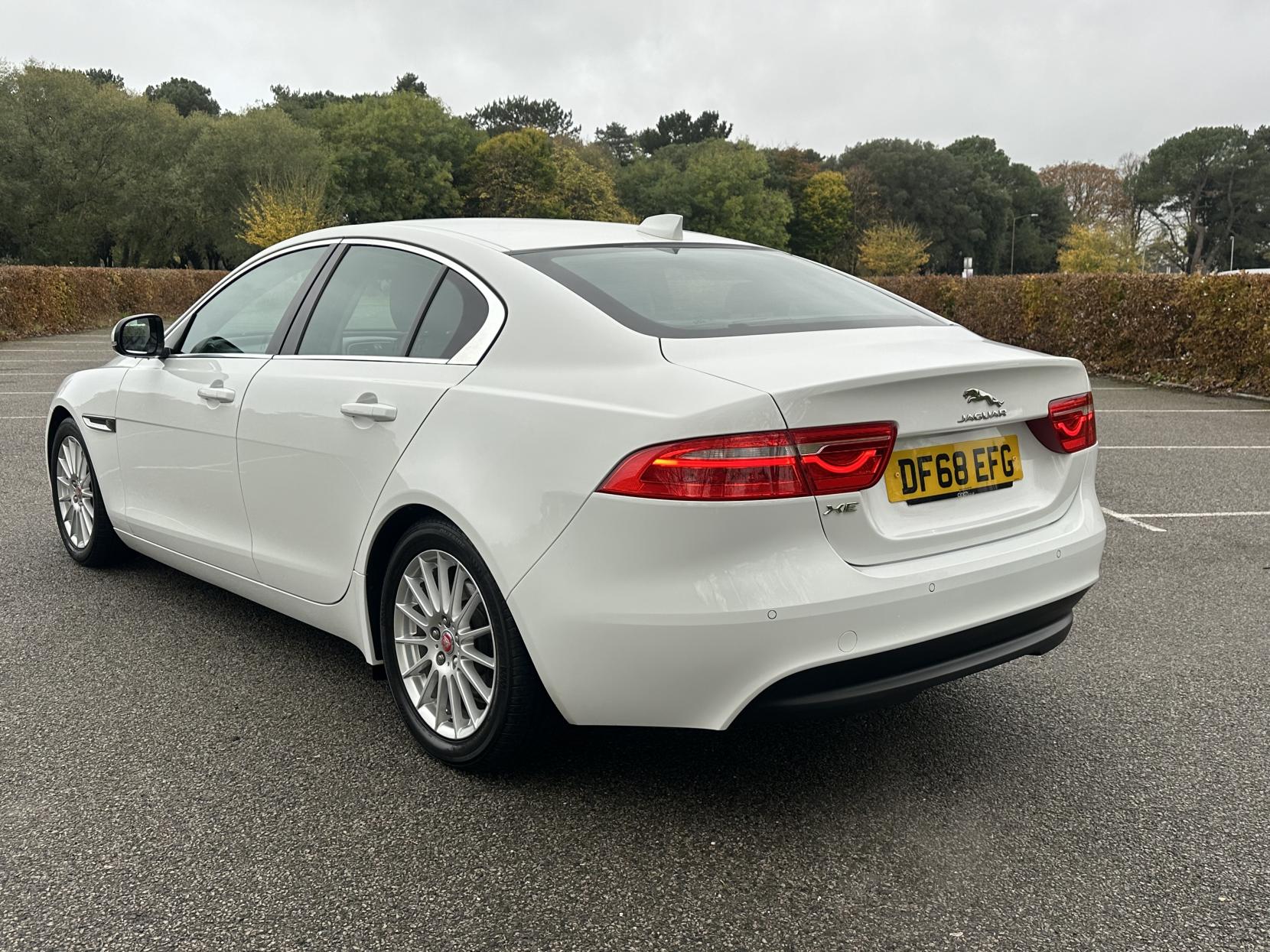 Jaguar XE 2.0d SE Saloon 4dr Diesel Auto Euro 6 (s/s) (163 ps)
