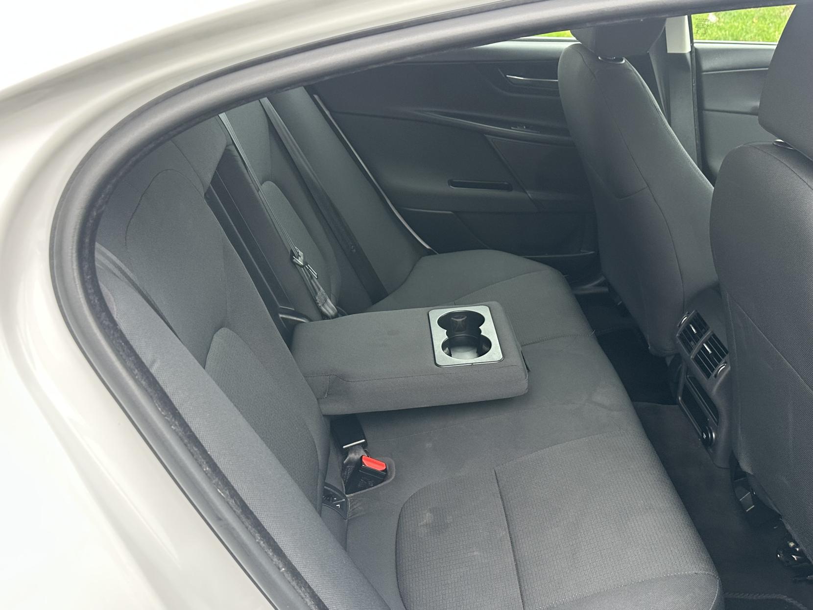 Jaguar XE 2.0d SE Saloon 4dr Diesel Auto Euro 6 (s/s) (163 ps)