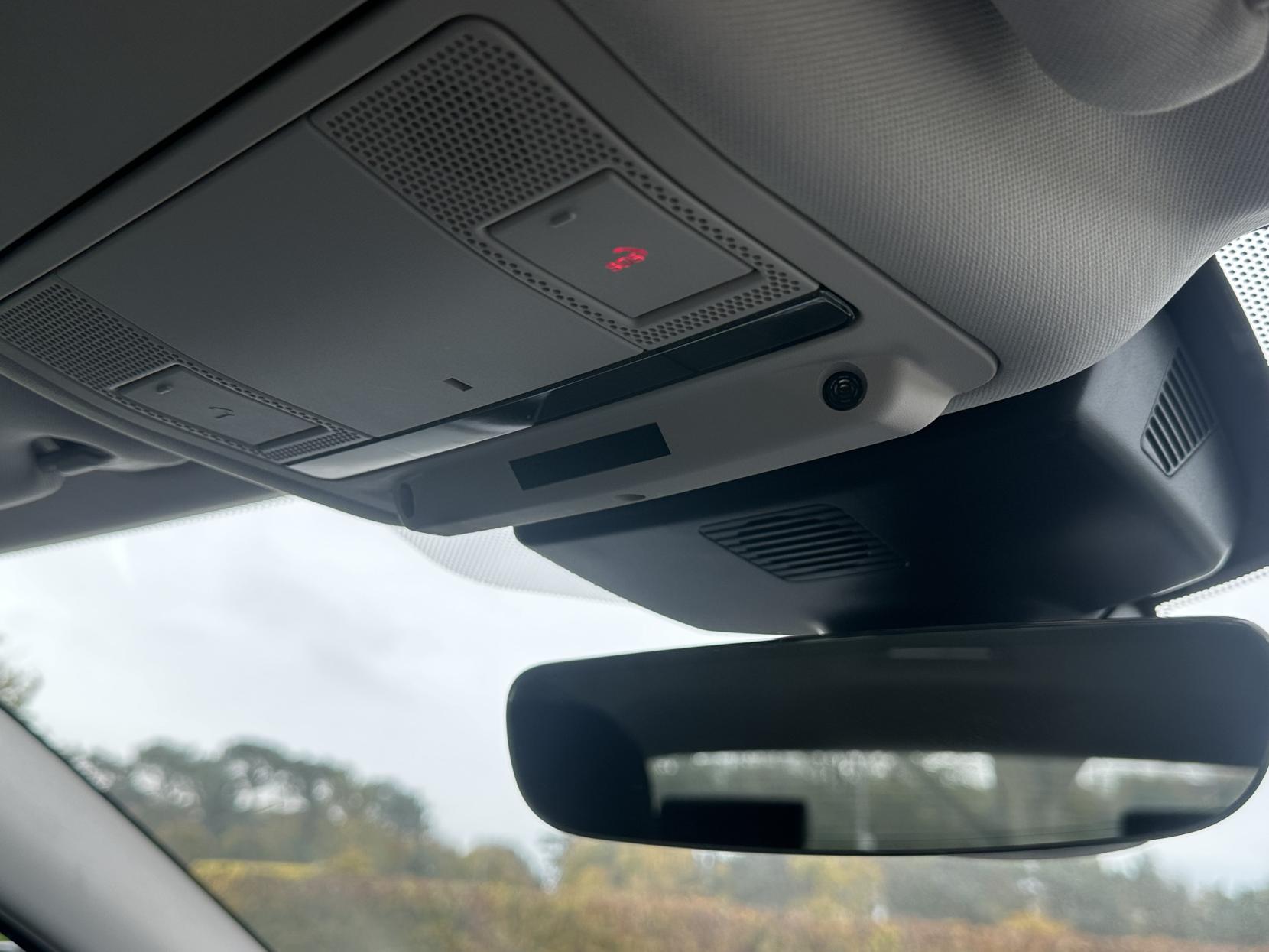 Jaguar XE 2.0d SE Saloon 4dr Diesel Auto Euro 6 (s/s) (163 ps)