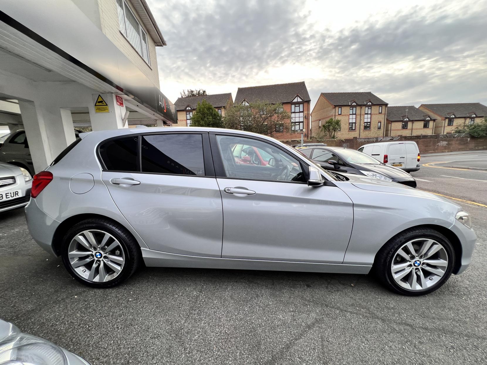 BMW 1 Series 1.5 118i Sport Hatchback 5dr Petrol Manual Euro 6 (s/s) (136 ps)