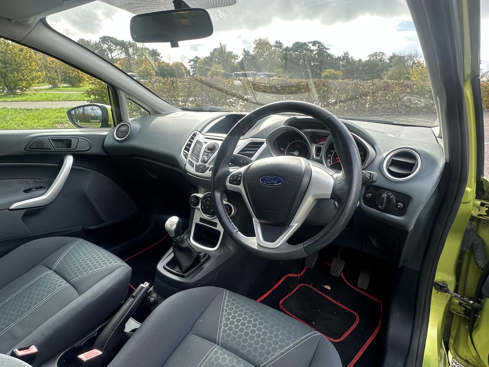 Ford Fiesta 1.25 Zetec Hatchback 3dr Petrol Manual (133 g/km, 81 bhp)