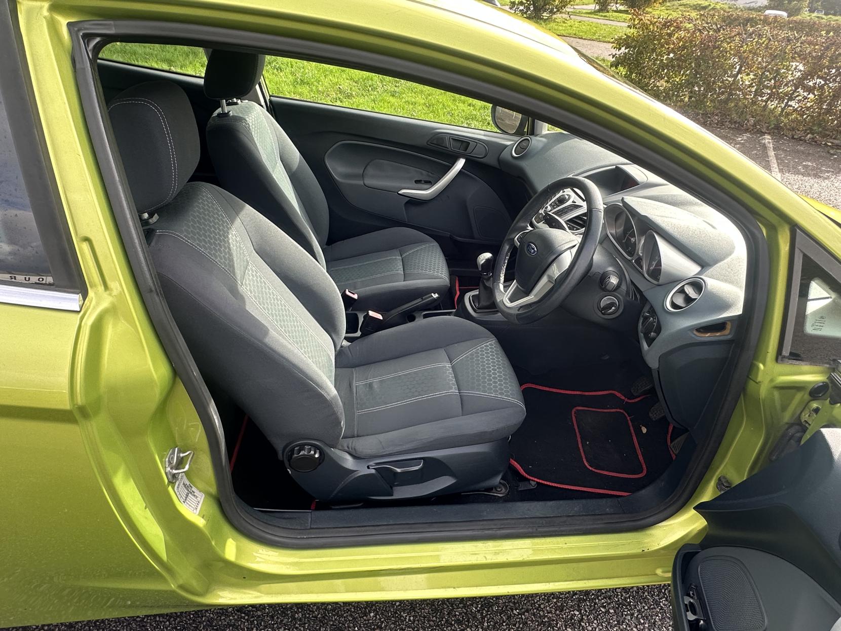 Ford Fiesta 1.25 Zetec Hatchback 3dr Petrol Manual (133 g/km, 81 bhp)