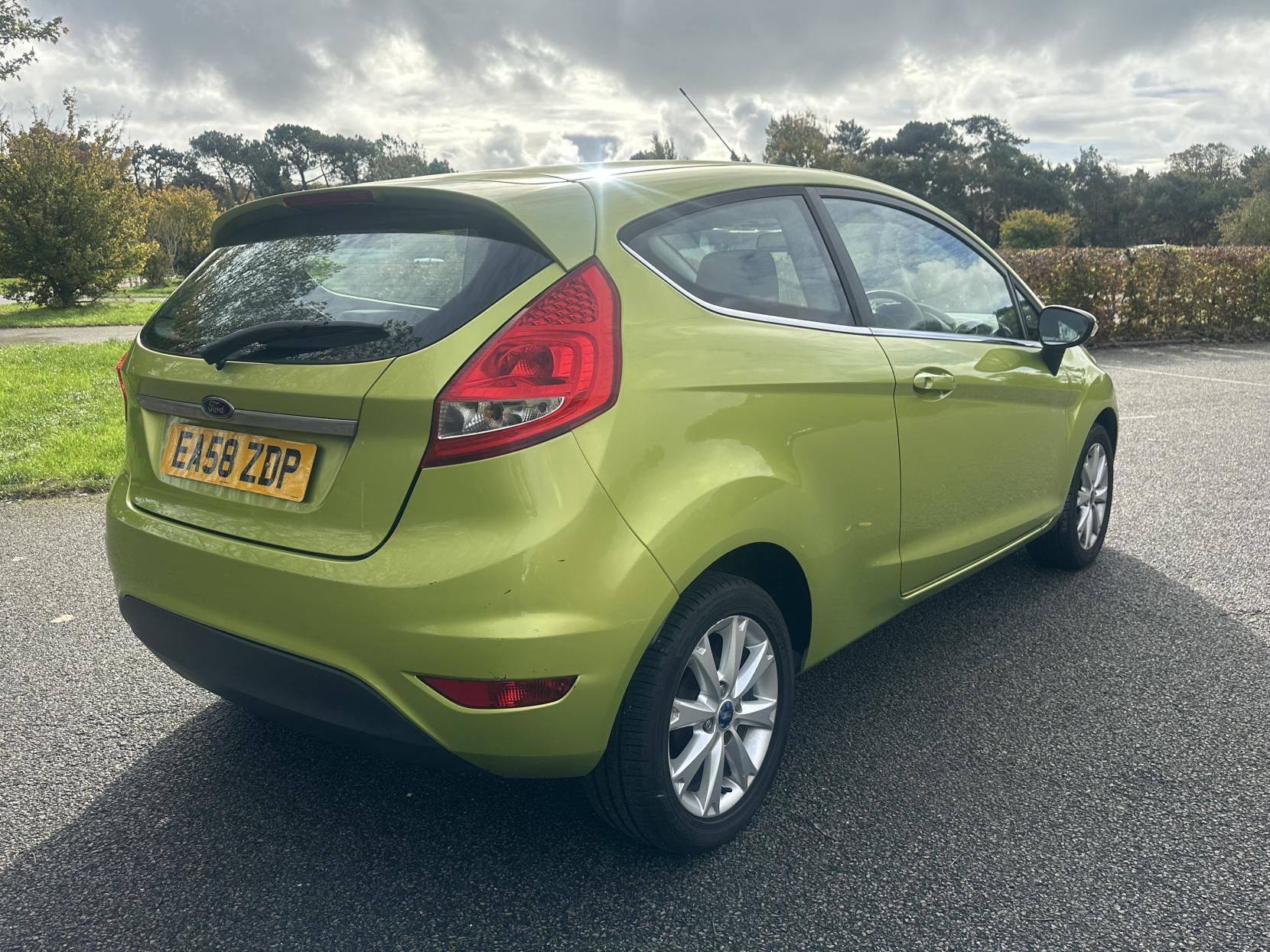Ford Fiesta 1.25 Zetec Hatchback 3dr Petrol Manual (133 g/km, 81 bhp)