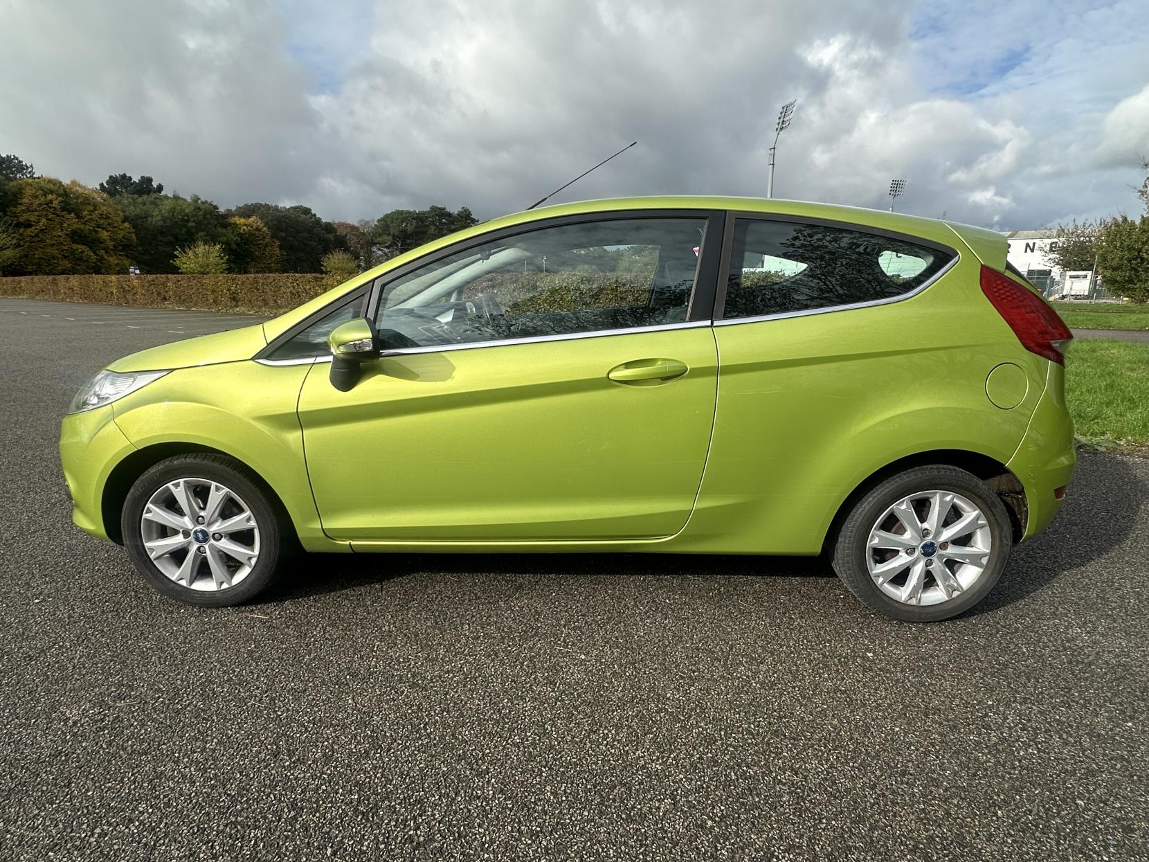 Ford Fiesta 1.25 Zetec Hatchback 3dr Petrol Manual (133 g/km, 81 bhp)
