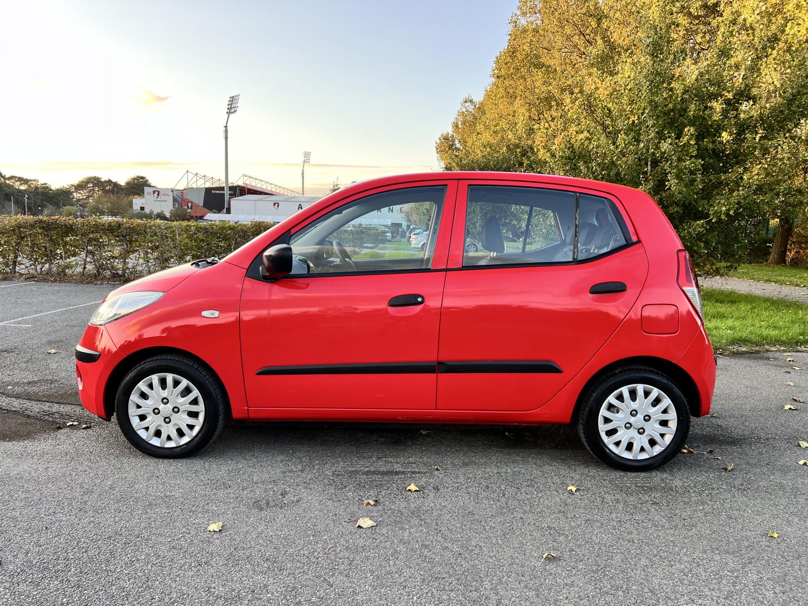 Hyundai i10 1.2 Classic Hatchback 5dr Petrol Manual Euro 4 (77 bhp)