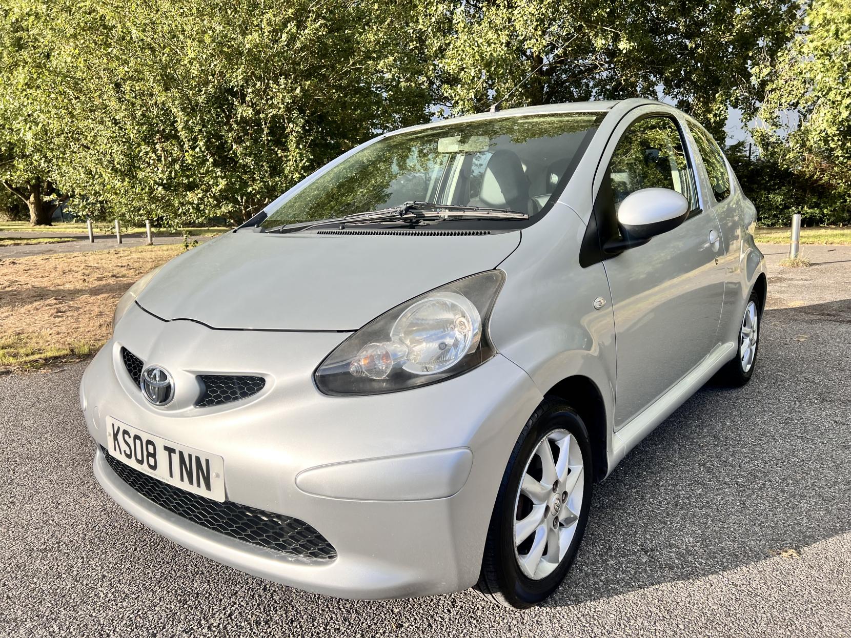 Toyota AYGO 1.0 VVT-i Platinum Hatchback 3dr Petrol Manual Euro 4 (67 bhp)