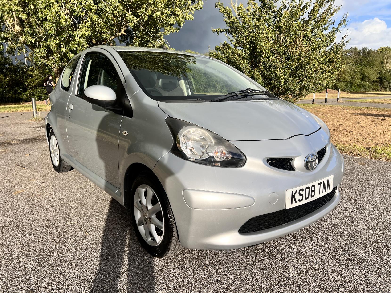 Toyota AYGO 1.0 VVT-i Platinum Hatchback 3dr Petrol Manual Euro 4 (67 bhp)