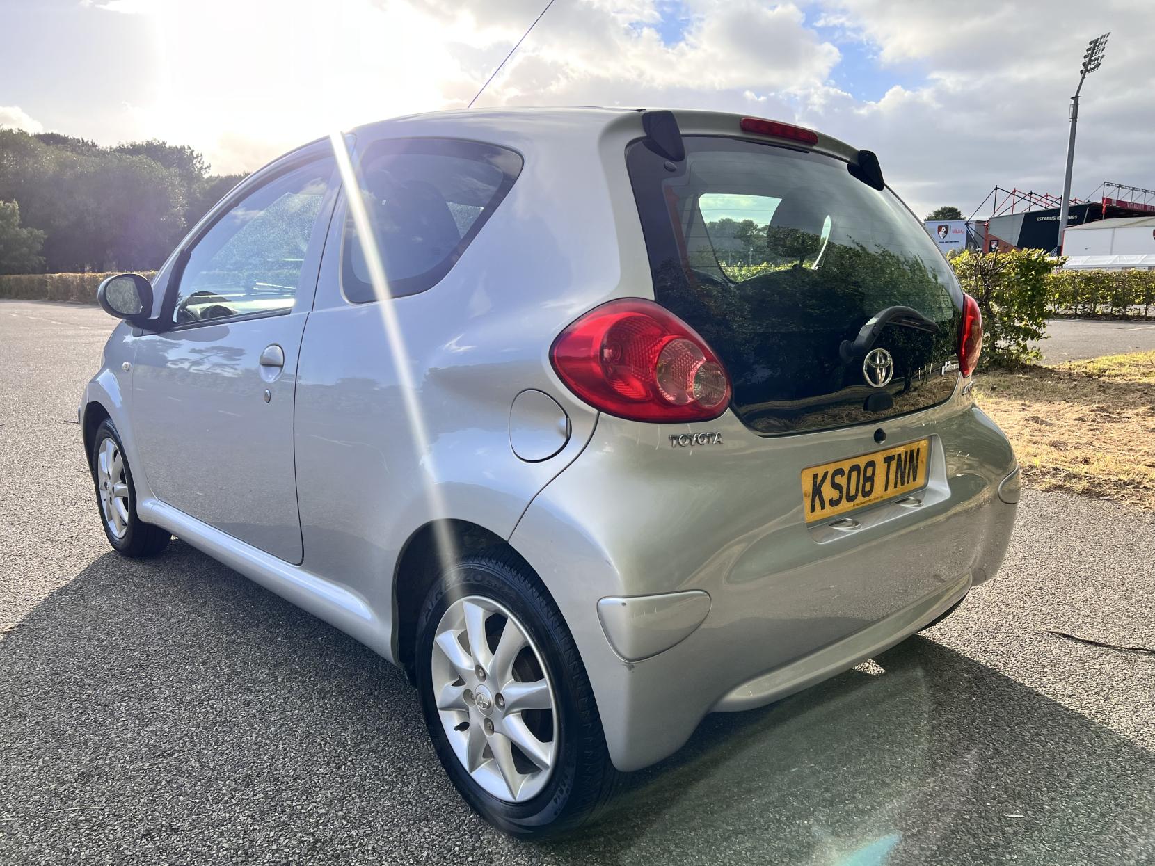 Toyota AYGO 1.0 VVT-i Platinum Hatchback 3dr Petrol Manual Euro 4 (67 bhp)